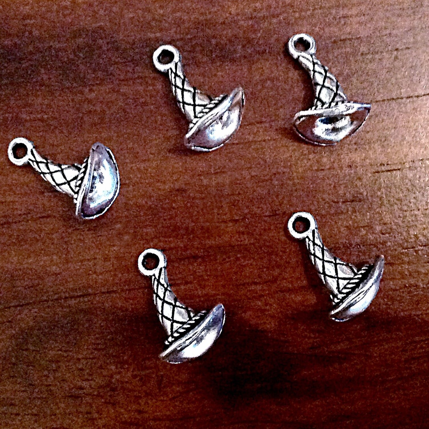 20 pcs Witch Hat Charms, Antique Silver Charms, 3-D Witch Hat Charms, Witch Charms, Wizard Hat Charms, Jewelry and Craft Supplies, Findings