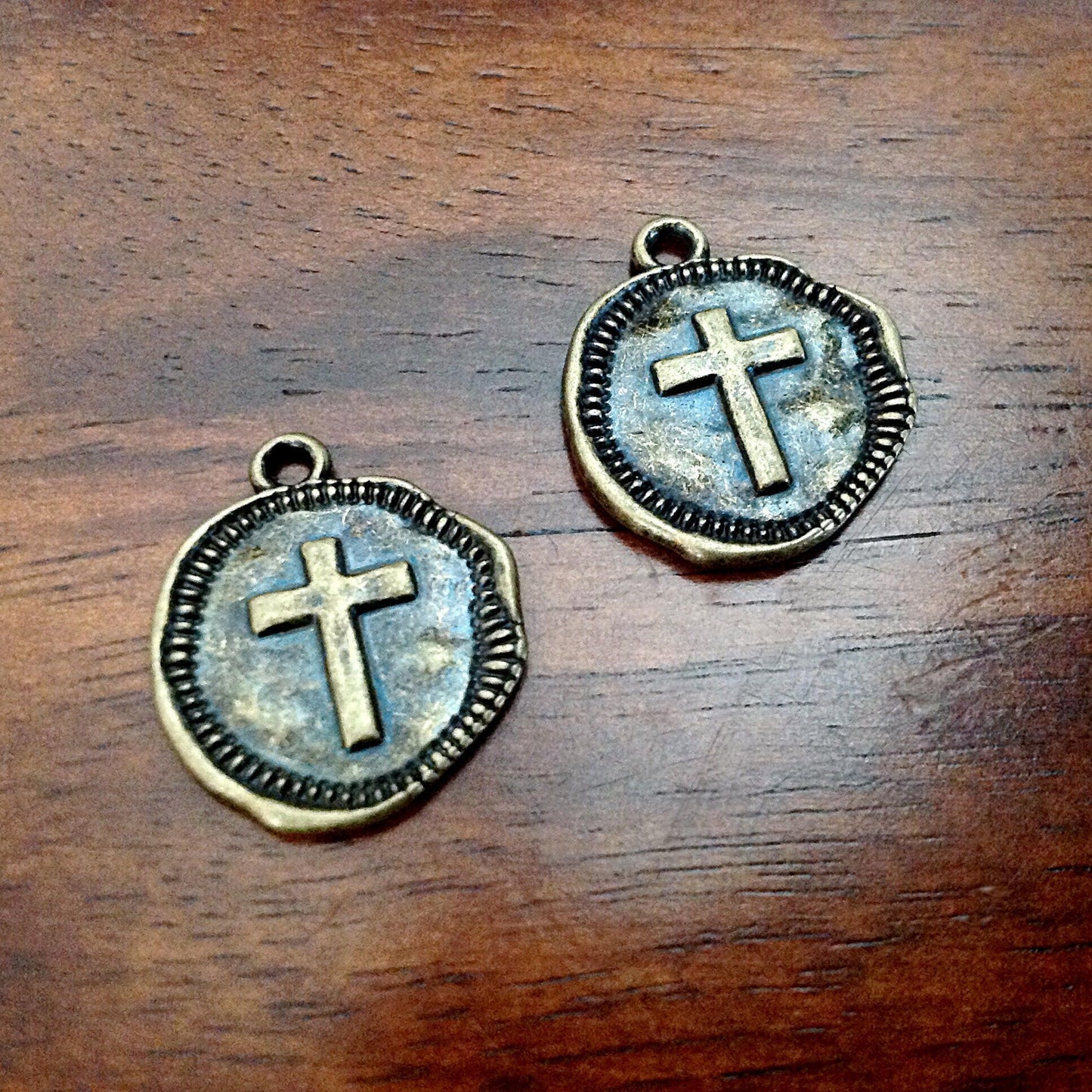 40pcs, Hammered Cross Charms, Bronze Cross Charms, Round Cross Charms, Bronze Cross Pendants, Disc Cross Charms, Coin Cross Charms, Findings