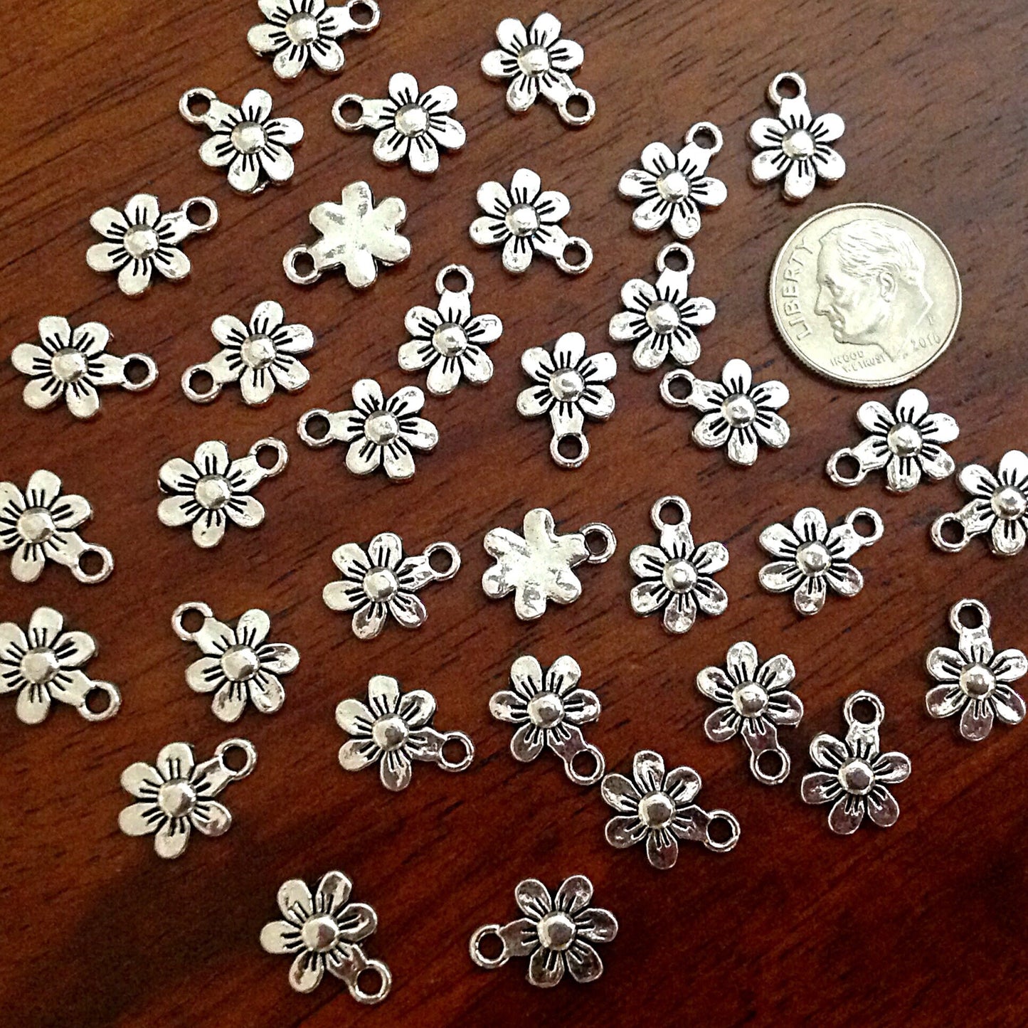 25pcs, Sunflower Charms, Flower Charms, Antique Silver Charms, Sun Flower Charms, Daisy Charms, Beach Charms, Small Flower Charms, Findings