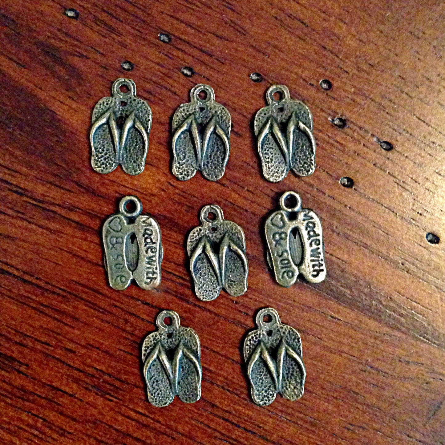 Bulk 25 Flip Flop Charms, Antique Bronze Charms, Bronze Sandals Charms, Word Charms, Shoe Charms, Findings, Crafts and Jewelry Supplies