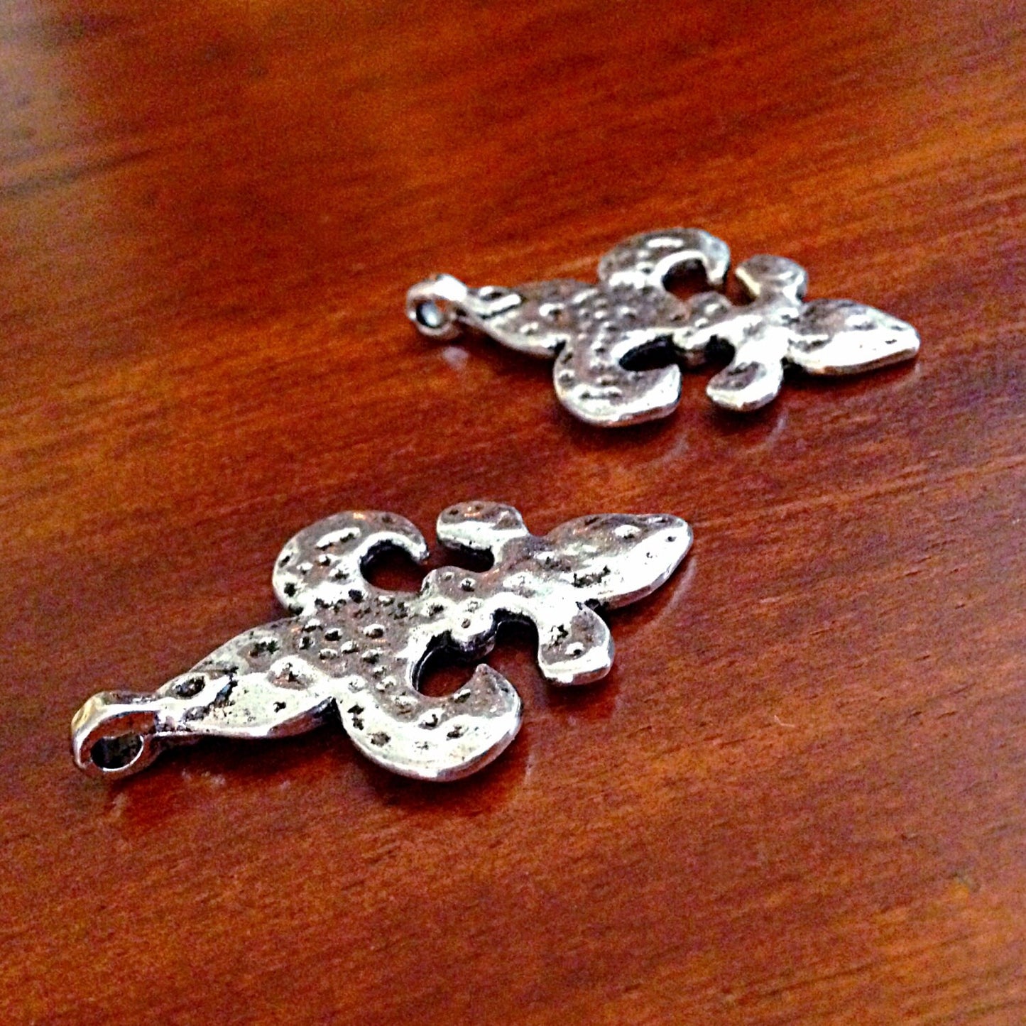 Bulk 8 Fleur De Lis Charms, Antique Silver Charms, Double Sided Charms, Large Mardi Gras Charms, Findings, Crafting and Jewelry Supplies