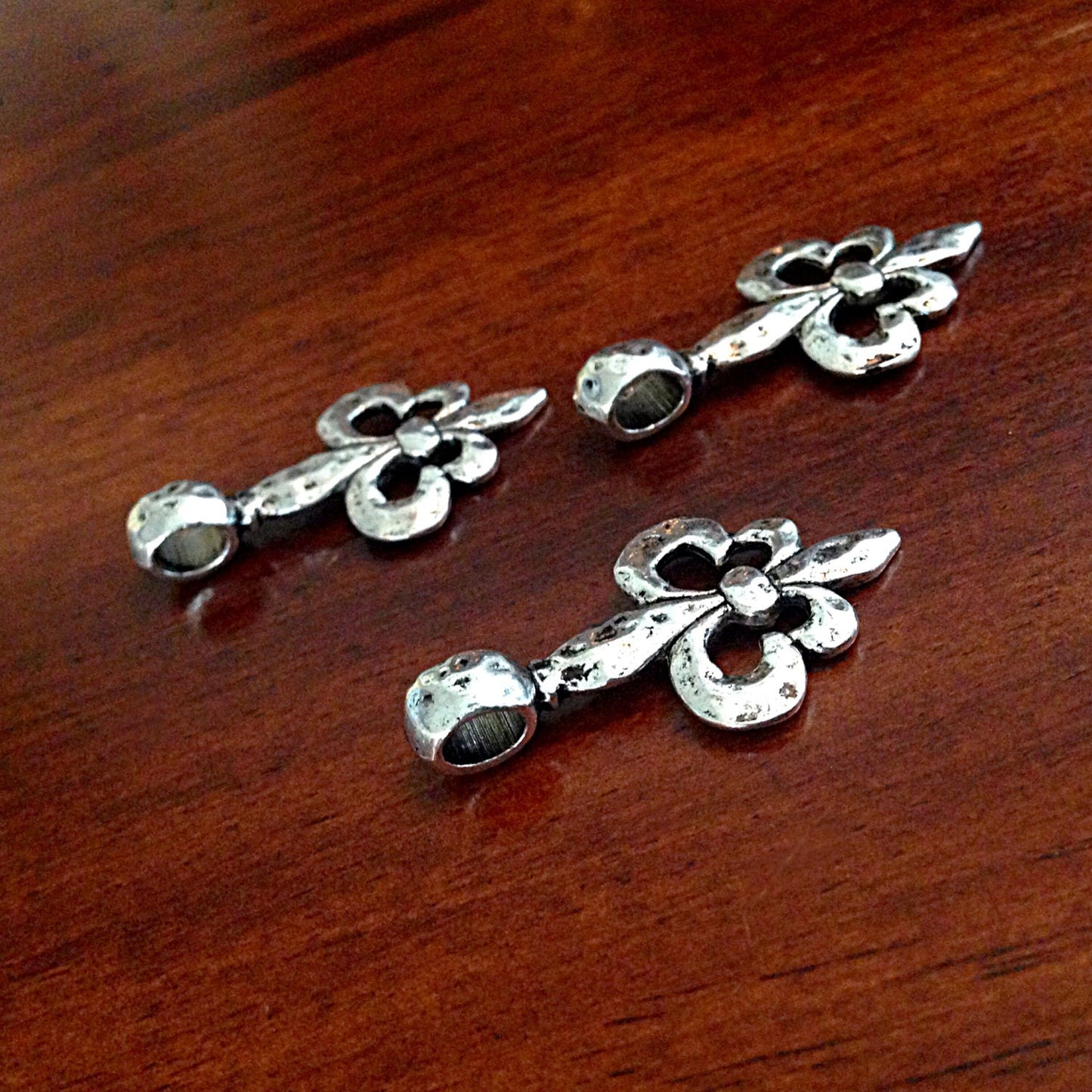 20 Fleur De Lis Charms, Antique Silver Charms, New Orleans Saints Charms, Mardi Gras Charms, Findings, Crafting and Jewelry Supplies
