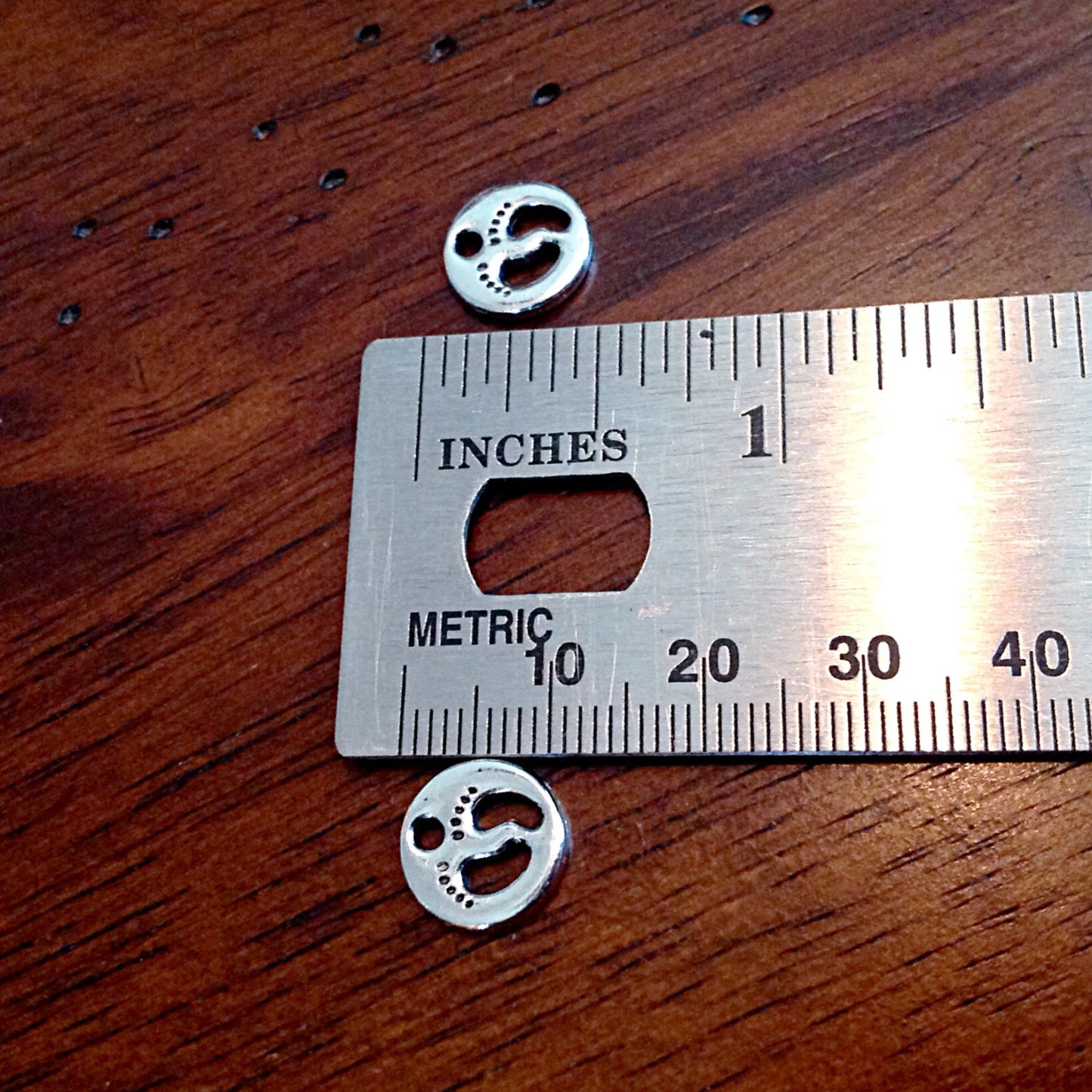 Bulk 25 Baby Feet Charms, Antique Silver Charms, Feet Charms, Footprints Charms, Tiny Feet Charms, Toe Charms, Craft and Jewelry Supplies