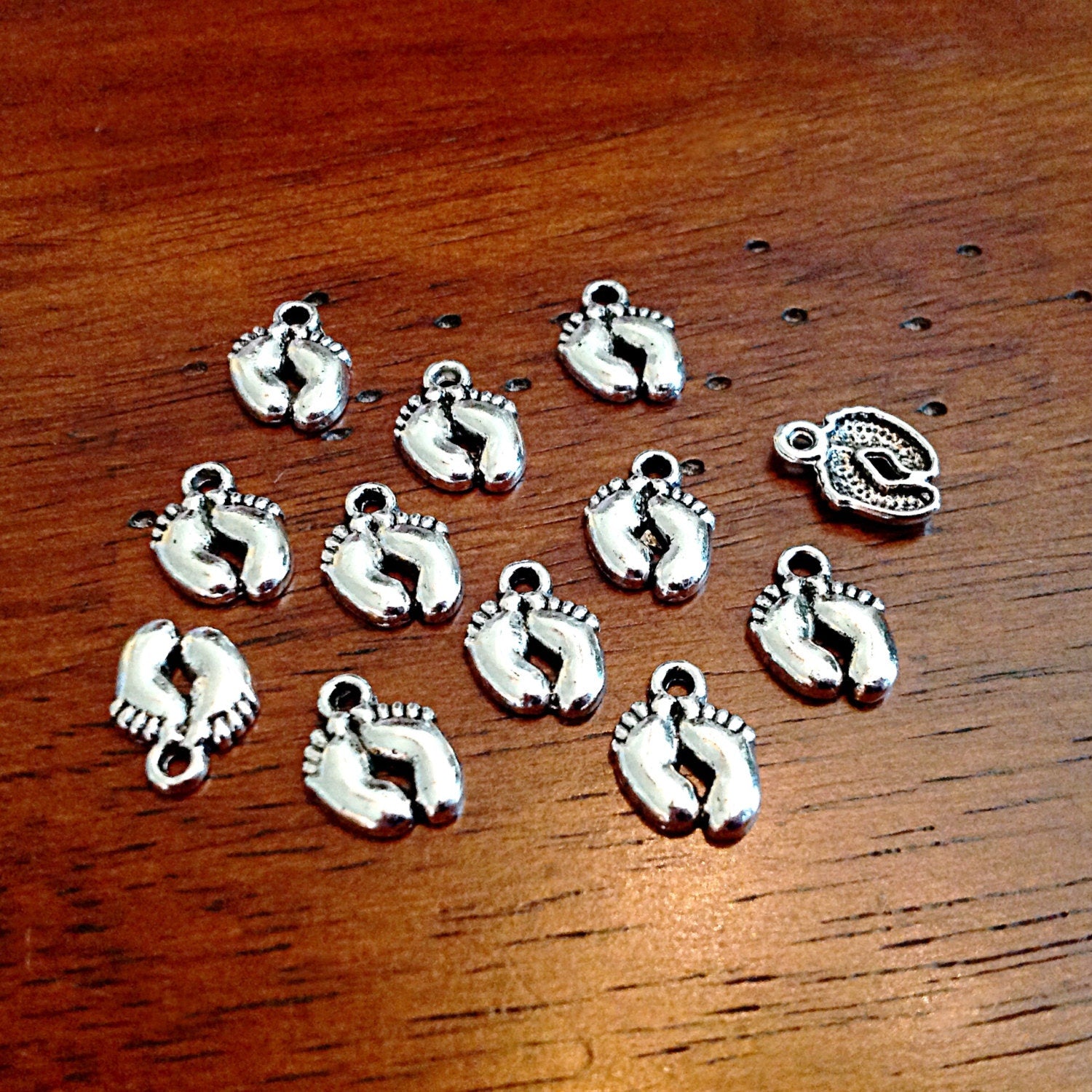 Bulk 25 Baby Feet Charms, Antique Silver Charms, Feet Charms, Footprints Charms, Tiny Feet Charms, Toe Charms, Craft and Jewelry Supplies