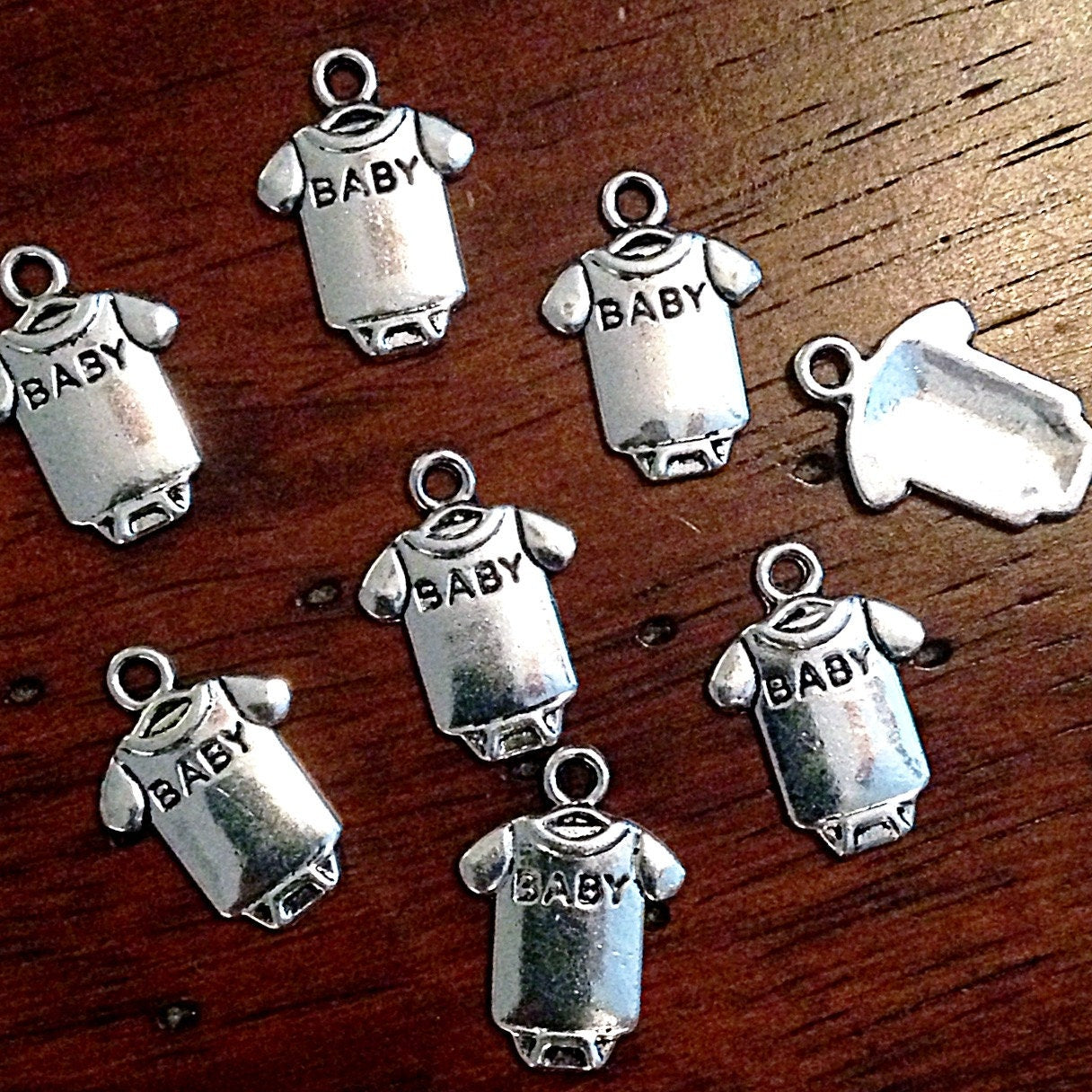 Bulk 25 Baby Charms, Antique Silver Charms, Onesies Baby Charms, Outfit Charms, Baby Pendants, Jewelry and Craft Supplies, Findings