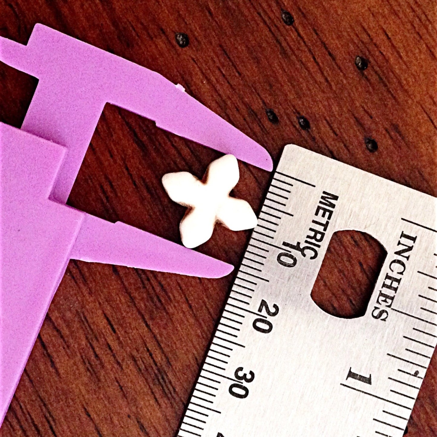 Bulk 30 pcs, 20x20mm Turquiose Beads, Howlite Beads, Star Beads, Beige Turquoise Cross Beads, Craft and Jewelry Supplies, Findngs