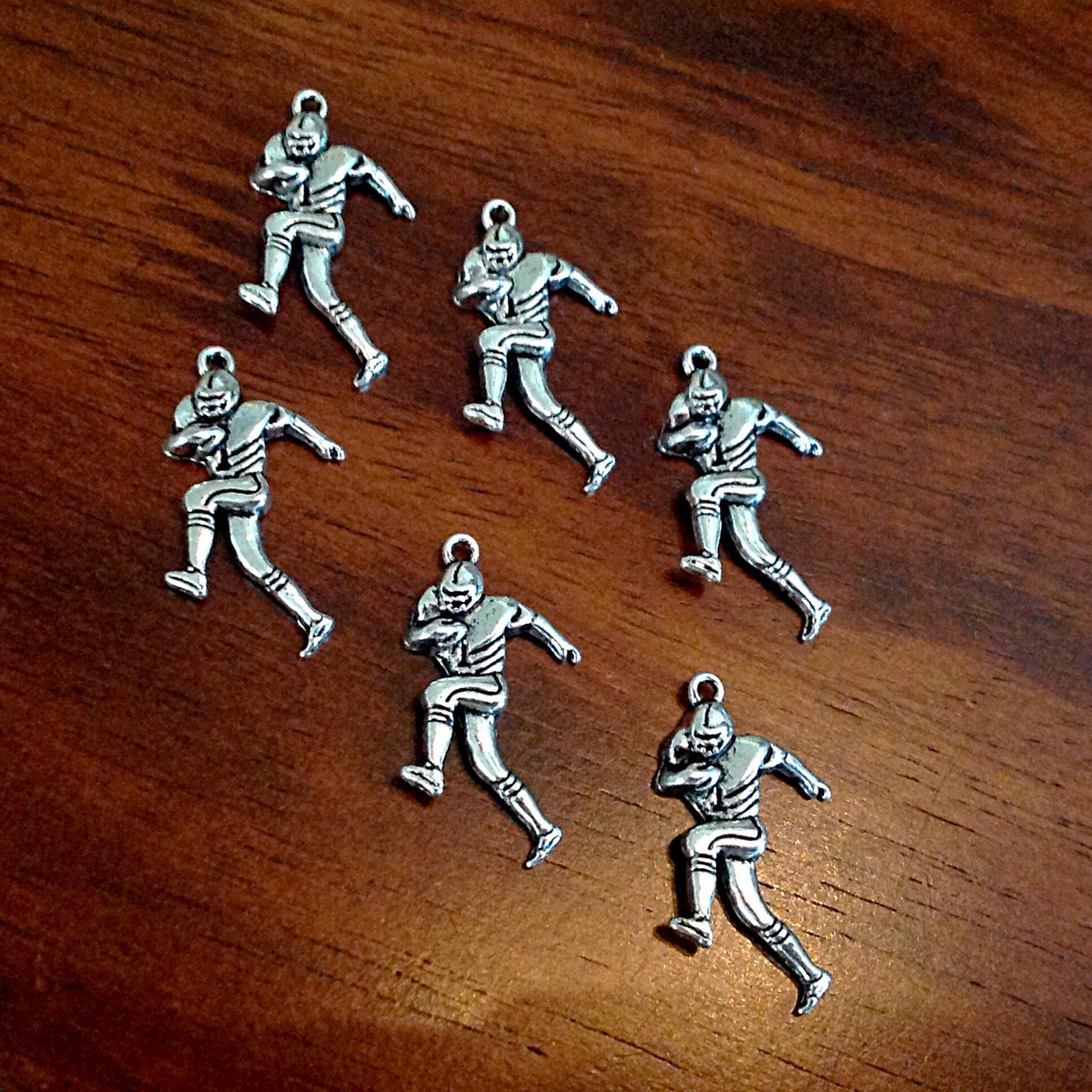 Bulk 20 Football Player Charms, Antique Silver Charms, Football Charms, Helmet Charms, Sports Charms, Craft and Jewelry Supplies, Findings