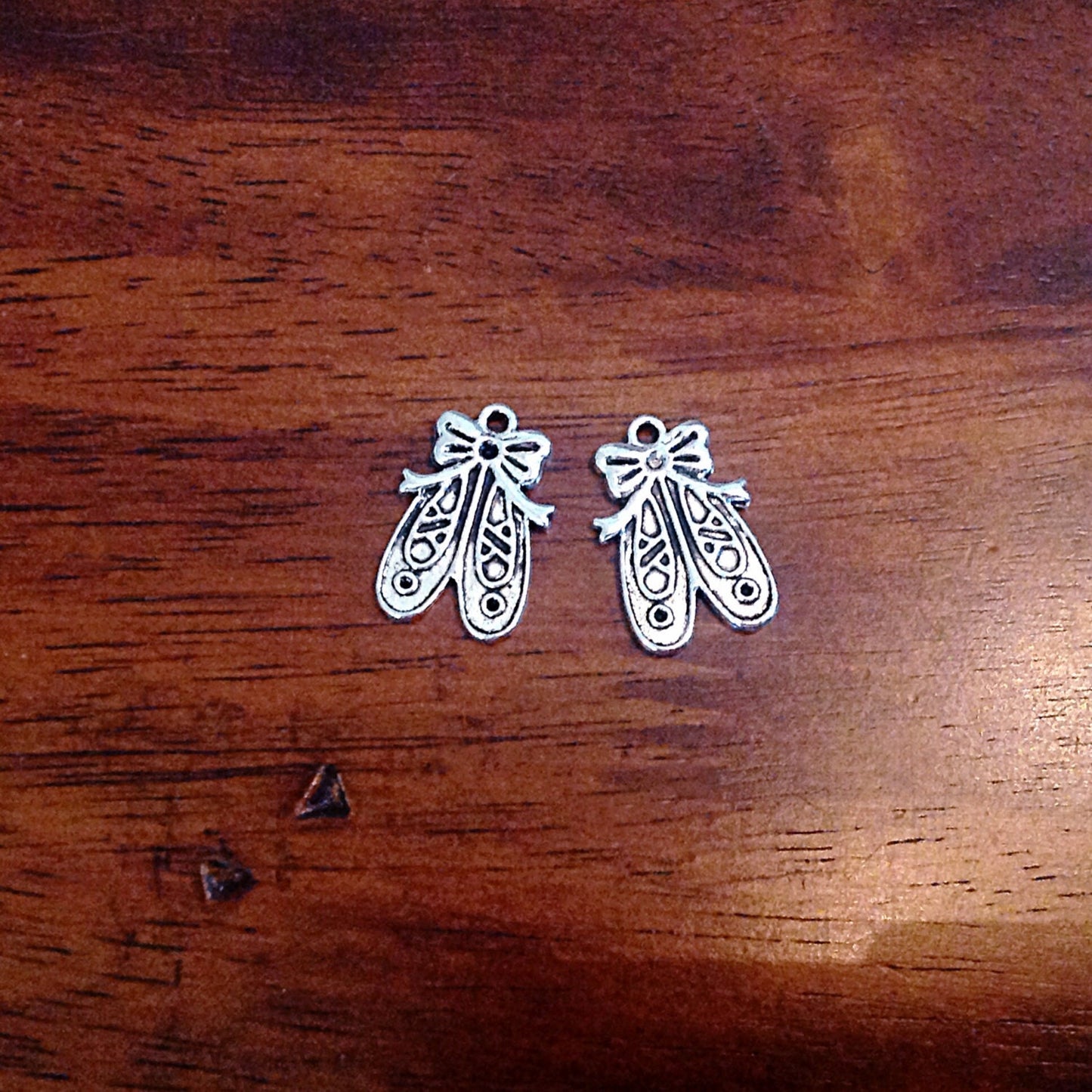 Bulk 25 Ballet Shoes Charms, Antique Silver Charms, Ballerina Shoes Charms, Ballet Shoe Charms, Craft and Jewelry Supplies, Findings