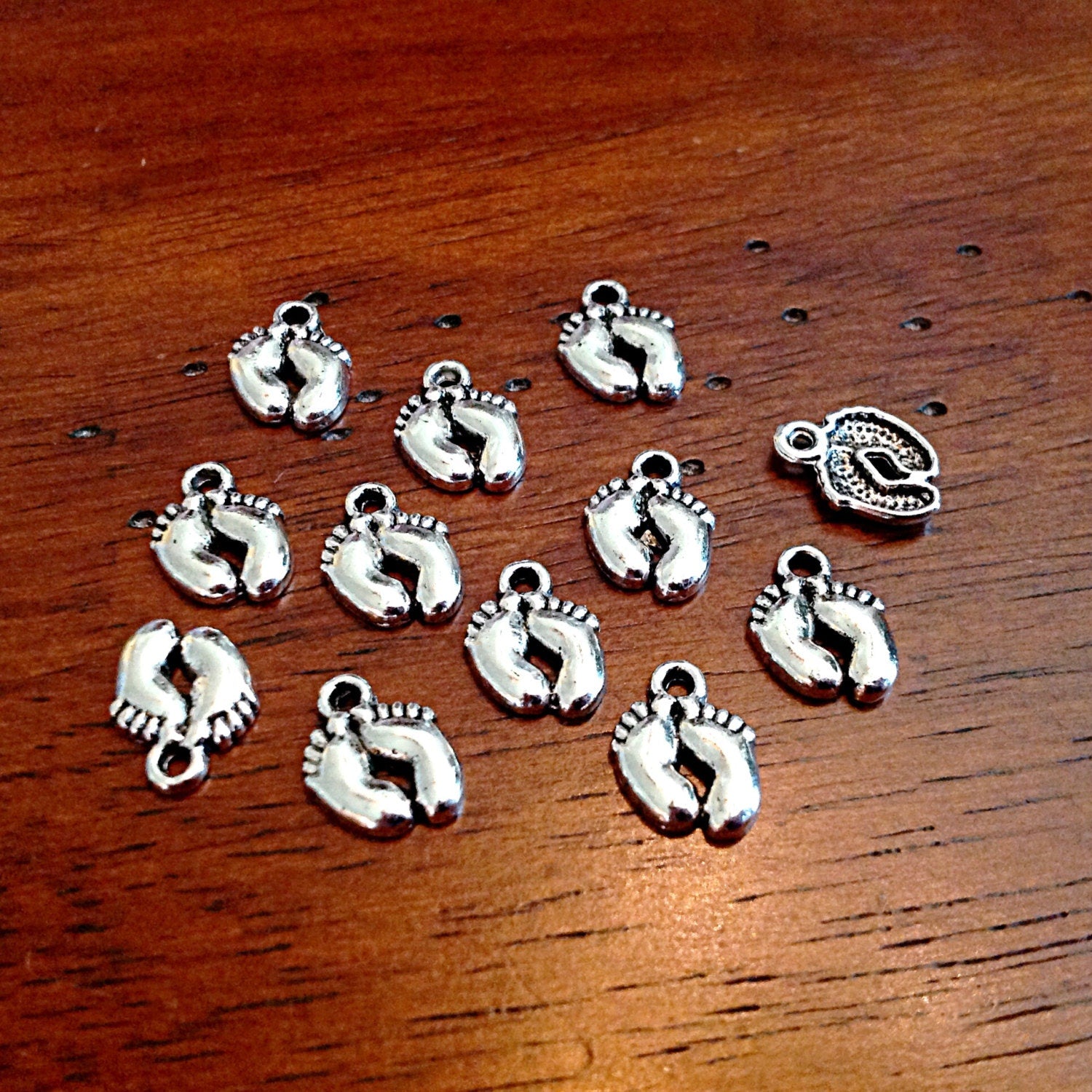 Bulk 25 Baby Feet Charms, Antique Silver Charms, Feet Charms, Footprints Charms, Tiny Feet Charms, Toe Charms, Craft and Jewelry Supplies
