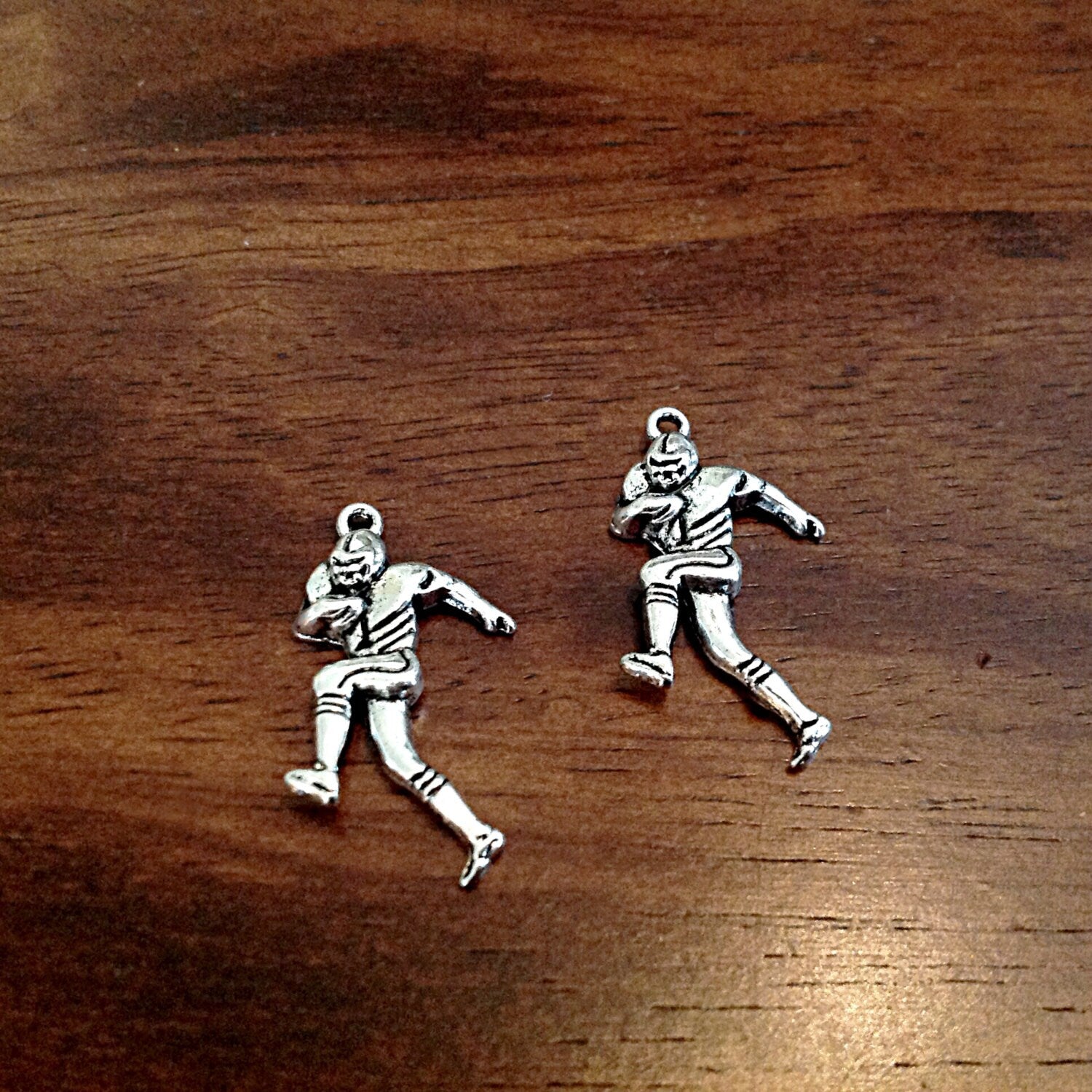 Bulk 20 Football Player Charms, Antique Silver Charms, Football Charms, Helmet Charms, Sports Charms, Craft and Jewelry Supplies, Findings