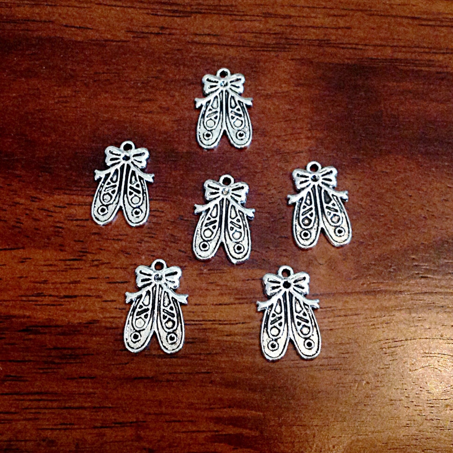 Bulk 25 Ballet Shoes Charms, Antique Silver Charms, Ballerina Shoes Charms, Ballet Shoe Charms, Craft and Jewelry Supplies, Findings