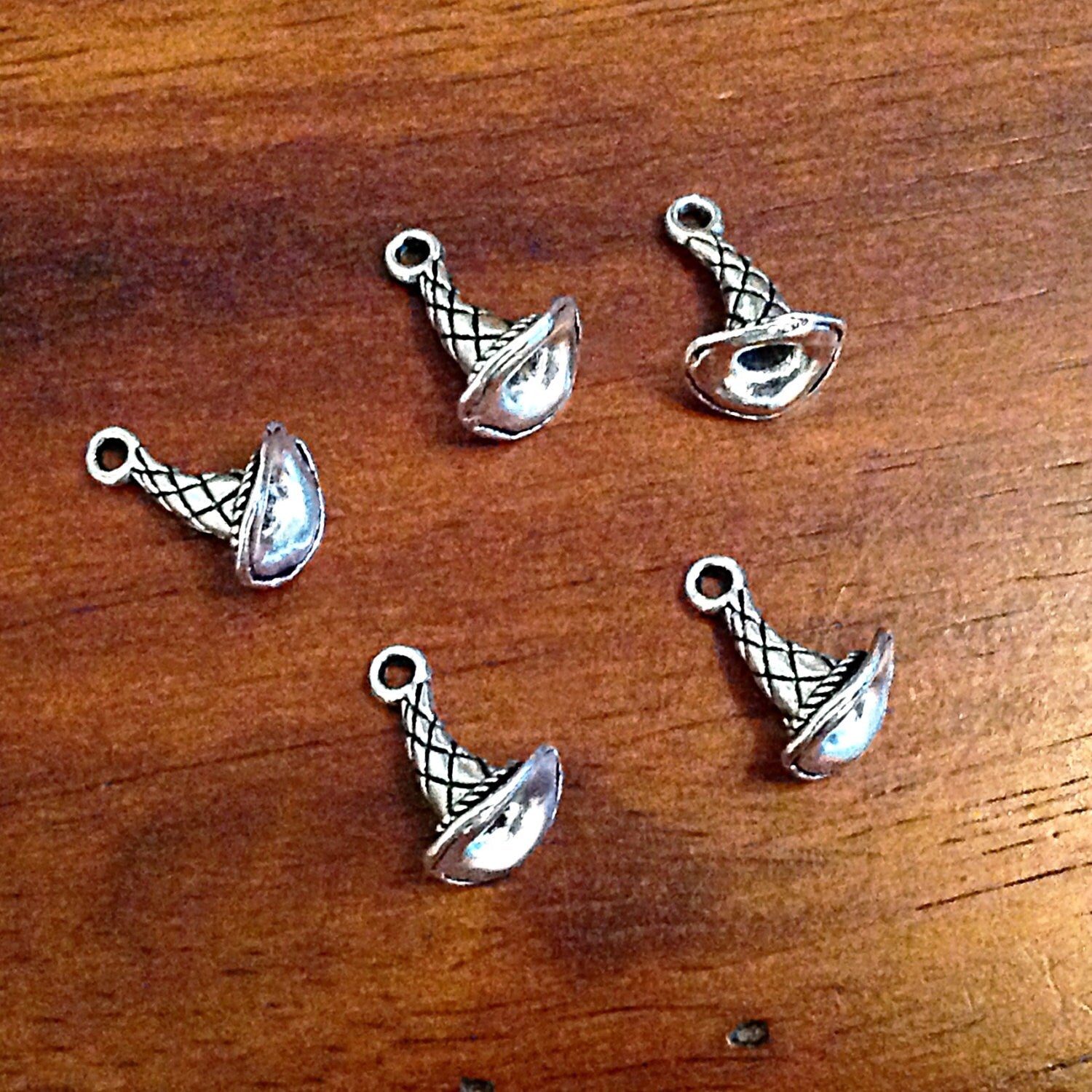 20 pcs Witch Hat Charms, Antique Silver Charms, 3-D Witch Hat Charms, Witch Charms, Wizard Hat Charms, Jewelry and Craft Supplies, Findings