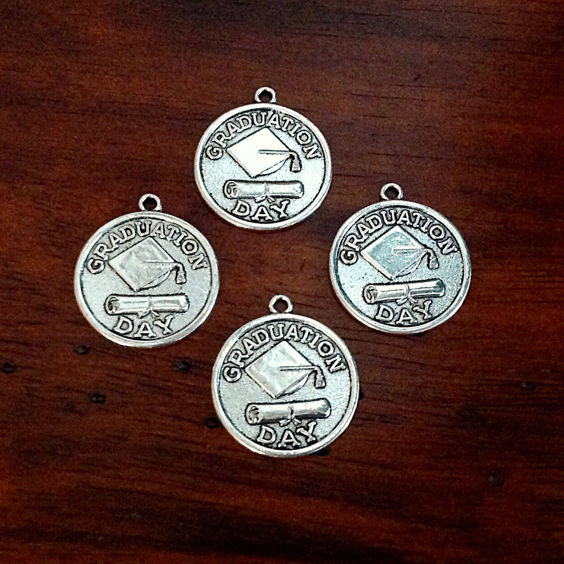 20pcs, Graduation Day Charms, Diploma Charms, Graduation Charms, Cap & Gown Charms, Disc Chams, College Charms, School Charms, Findings