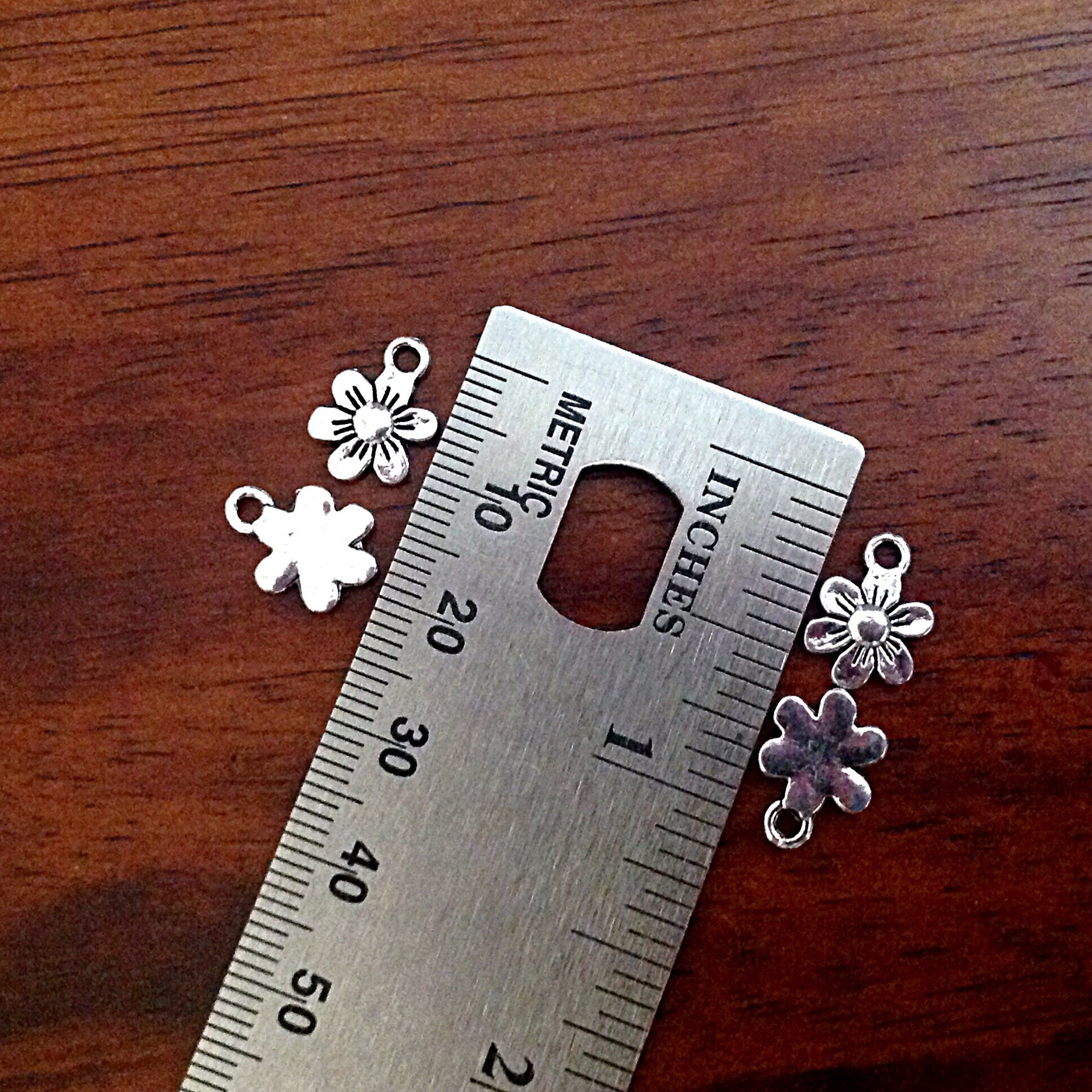 25pcs Sunflower Charms, Flower Charms, Antique Silver Charms, Sun Flower Charms, Daisy Charms, Beach Charms, Jewelry and Craft Supplies