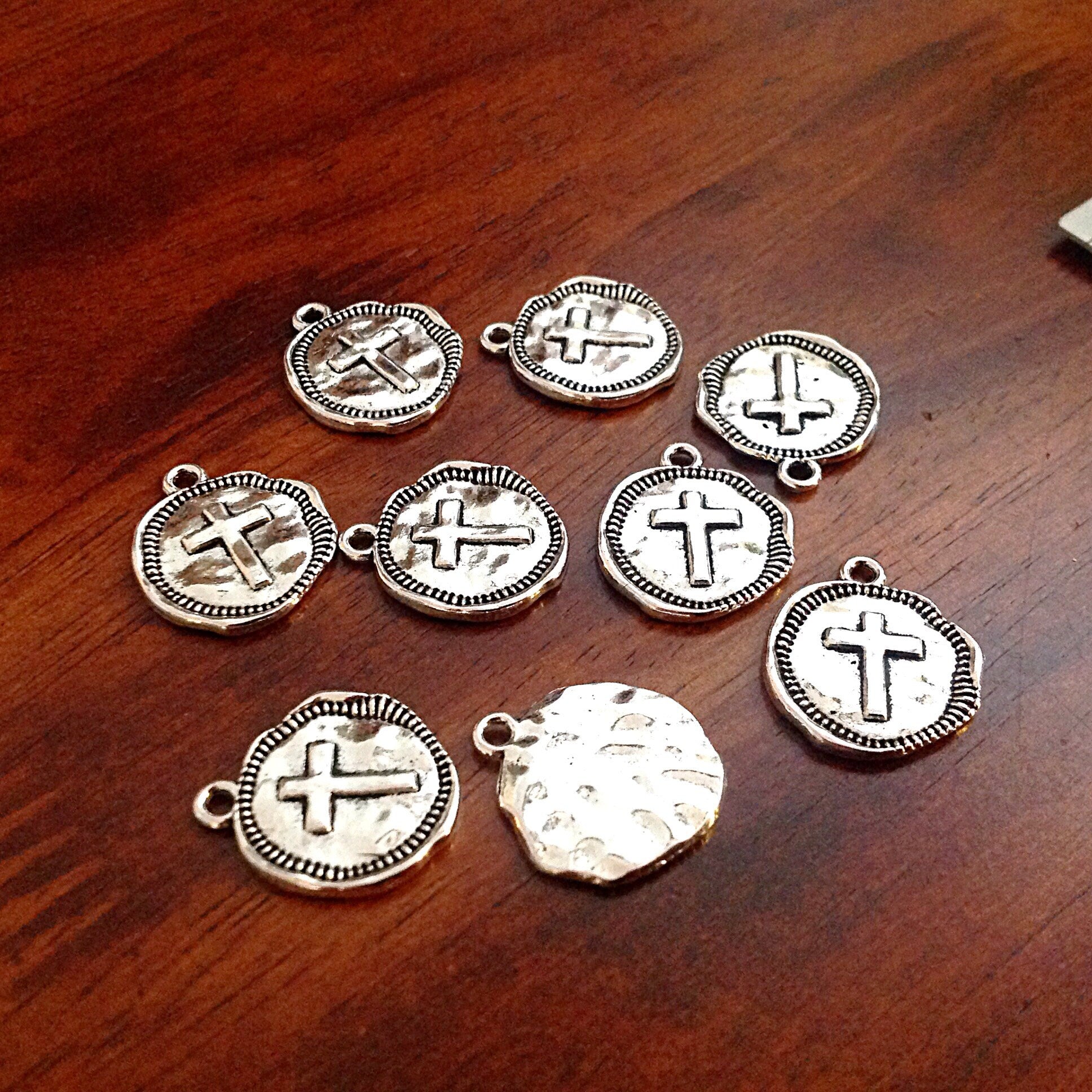 40pcs, Hammered Cross Charms, Antique Silver Cross Charms, Round Cross Charms, Disc Cross Charms, Coin Cross Charms, DIY Jewelry, Findings