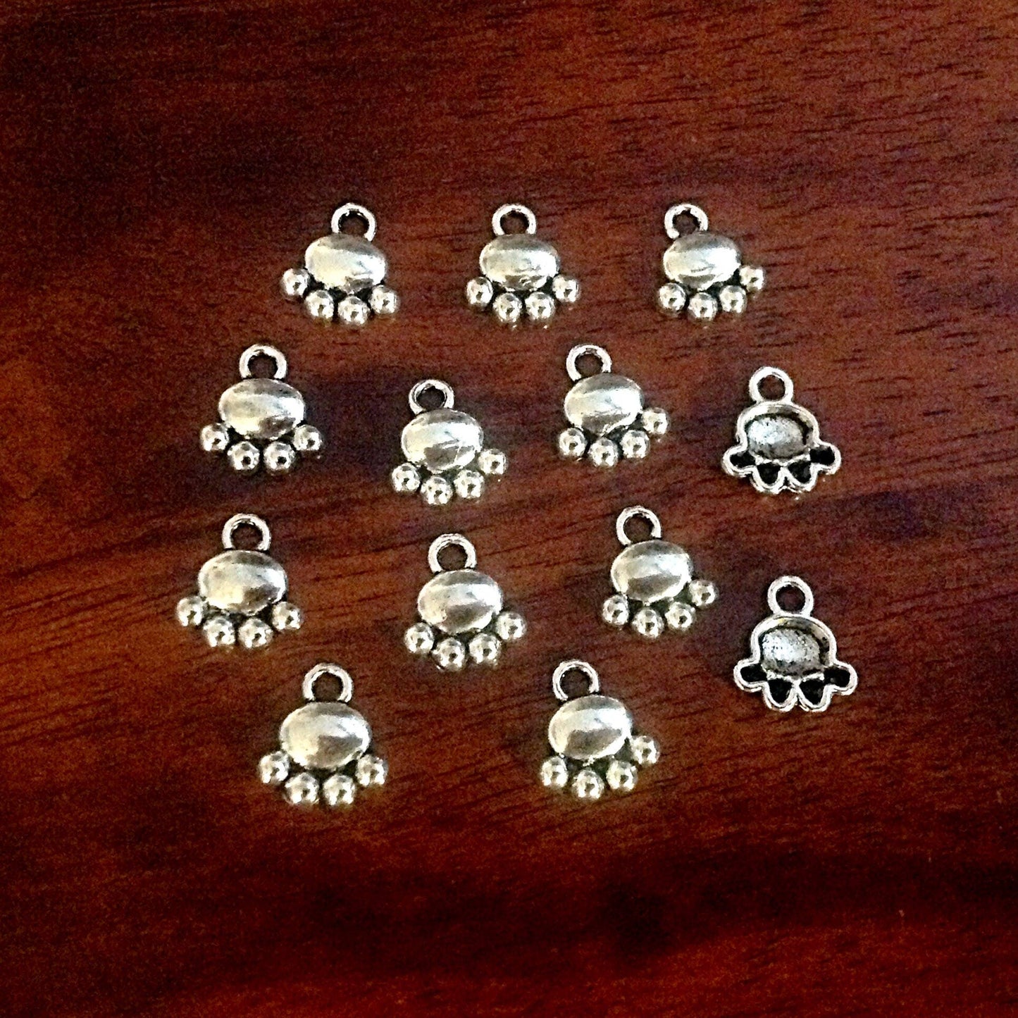 25pcs, Dog Paw Charms, Paw Charms, Antique Silver Puppy Charms, Dog Charms, Tiger Paw Charms, Jewelry and Craft Supplies, Findings