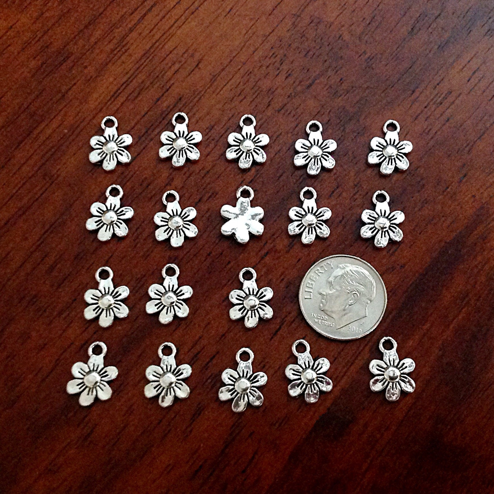 Bulk 50pcs Sunflower Charms, Flower Charms, Antique Silver Charms, Sun Flower Charms, Daisy Charms, Beach Charms, Jewelry and Craft Supplies