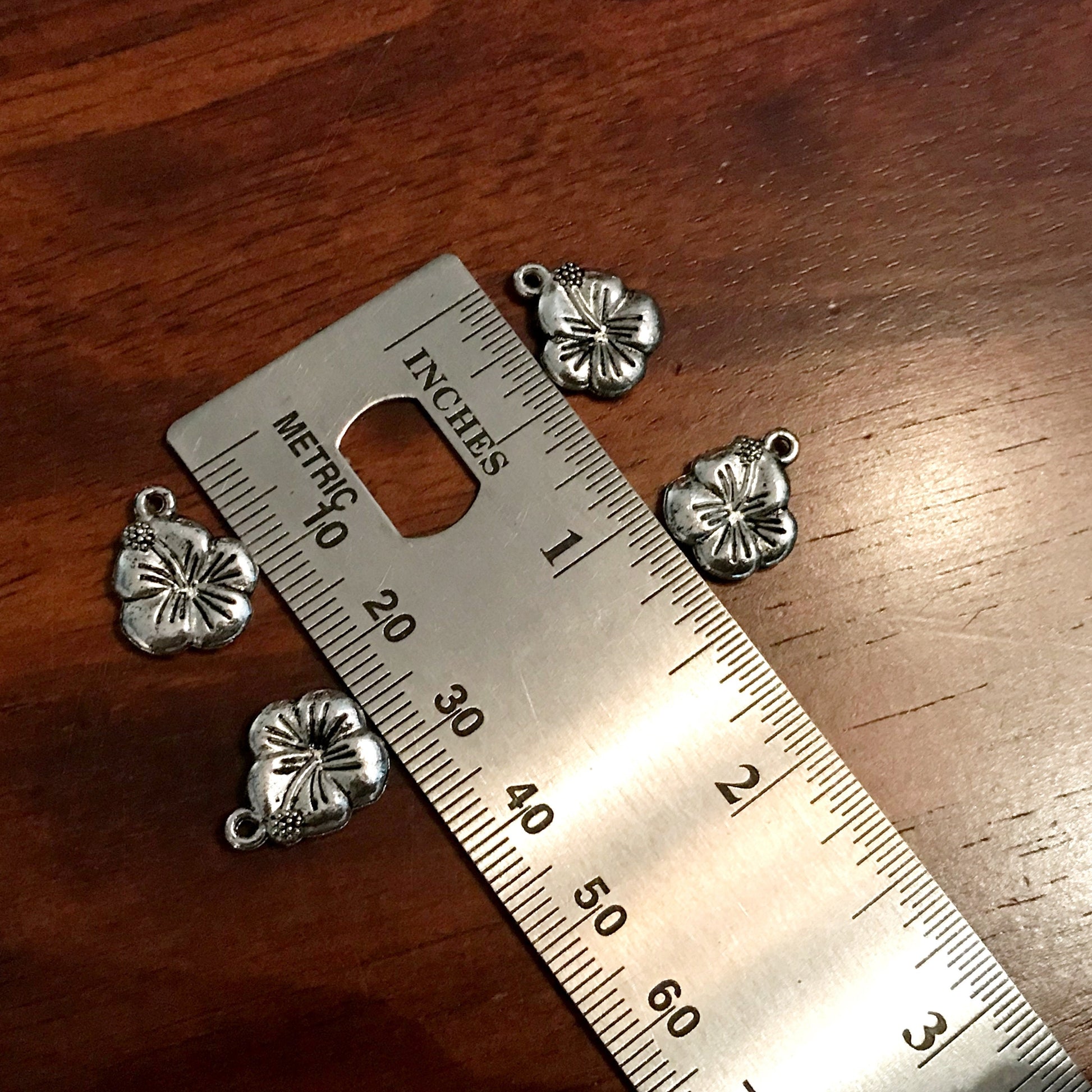 20pcs, Hibiscus Charms, Flower Charms, Antique Silver Charms, Little Flower Charms, Rose Charms, Daisy Charms, Sun Flower Charms, Findings