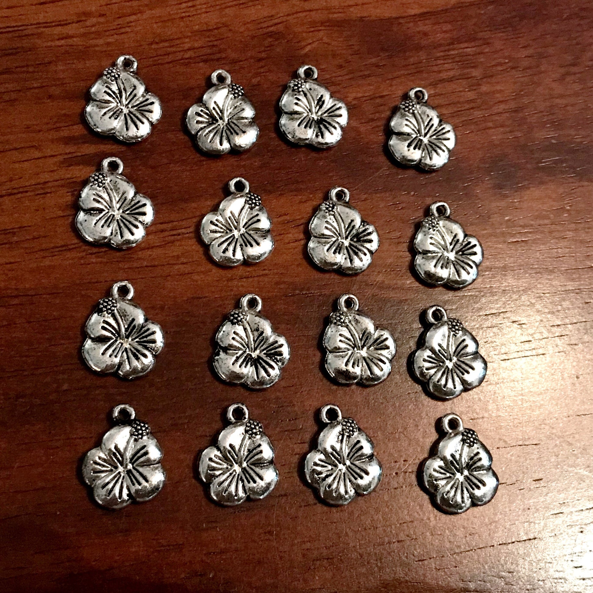 20pcs, Hibiscus Charms, Flower Charms, Antique Silver Charms, Little Flower Charms, Rose Charms, Daisy Charms, Sun Flower Charms, Findings