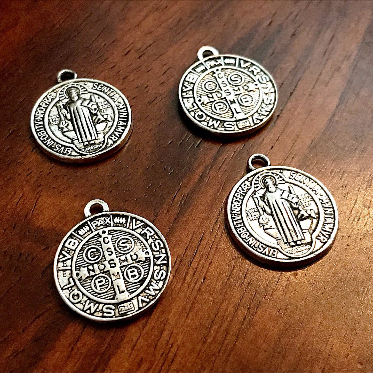 10pcs, Silver Saint Benedict Medal, Devil Chasing Medal, Protection Against Evil Amulet, Double Sided St Benedict Medals, 20mm in diameter