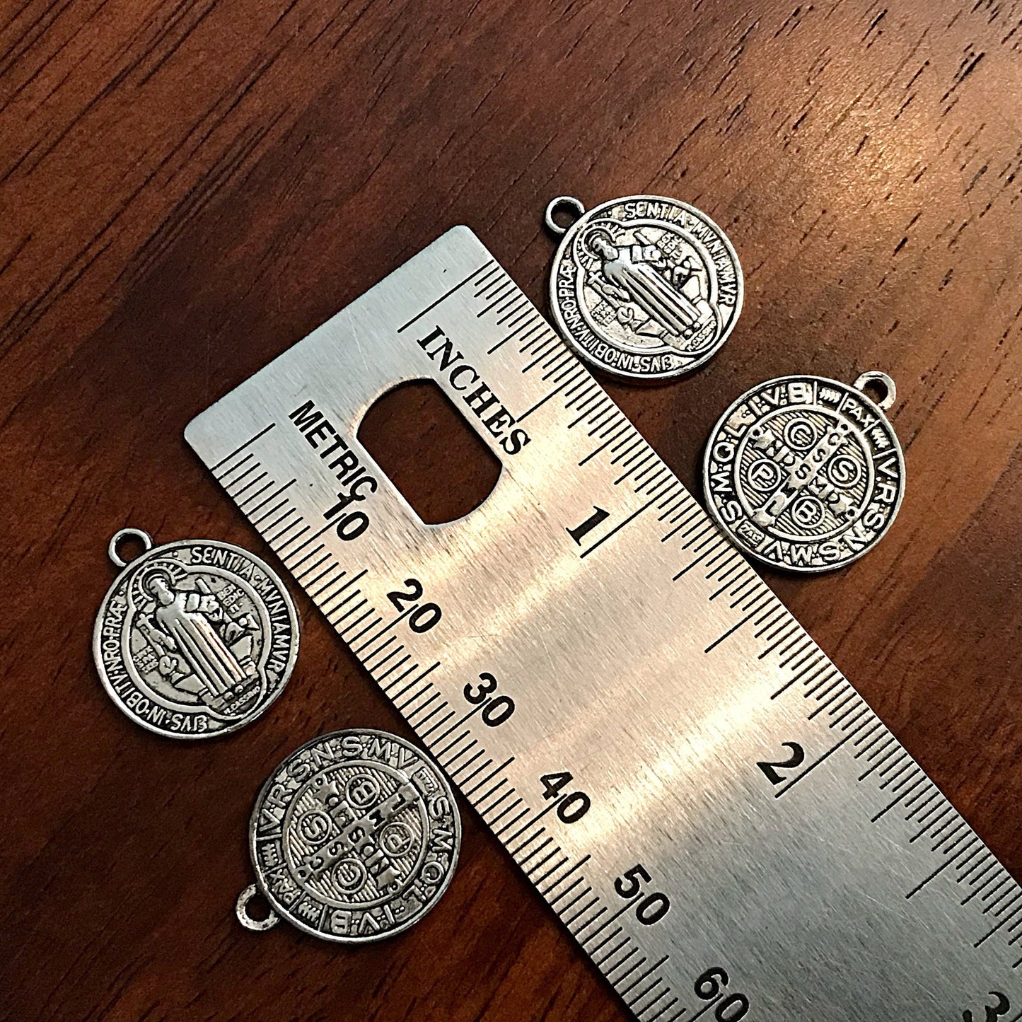 10pcs, Silver Saint Benedict Medal, Devil Chasing Medal, Protection Against Evil Amulet, Double Sided St Benedict Medals, 20mm in diameter