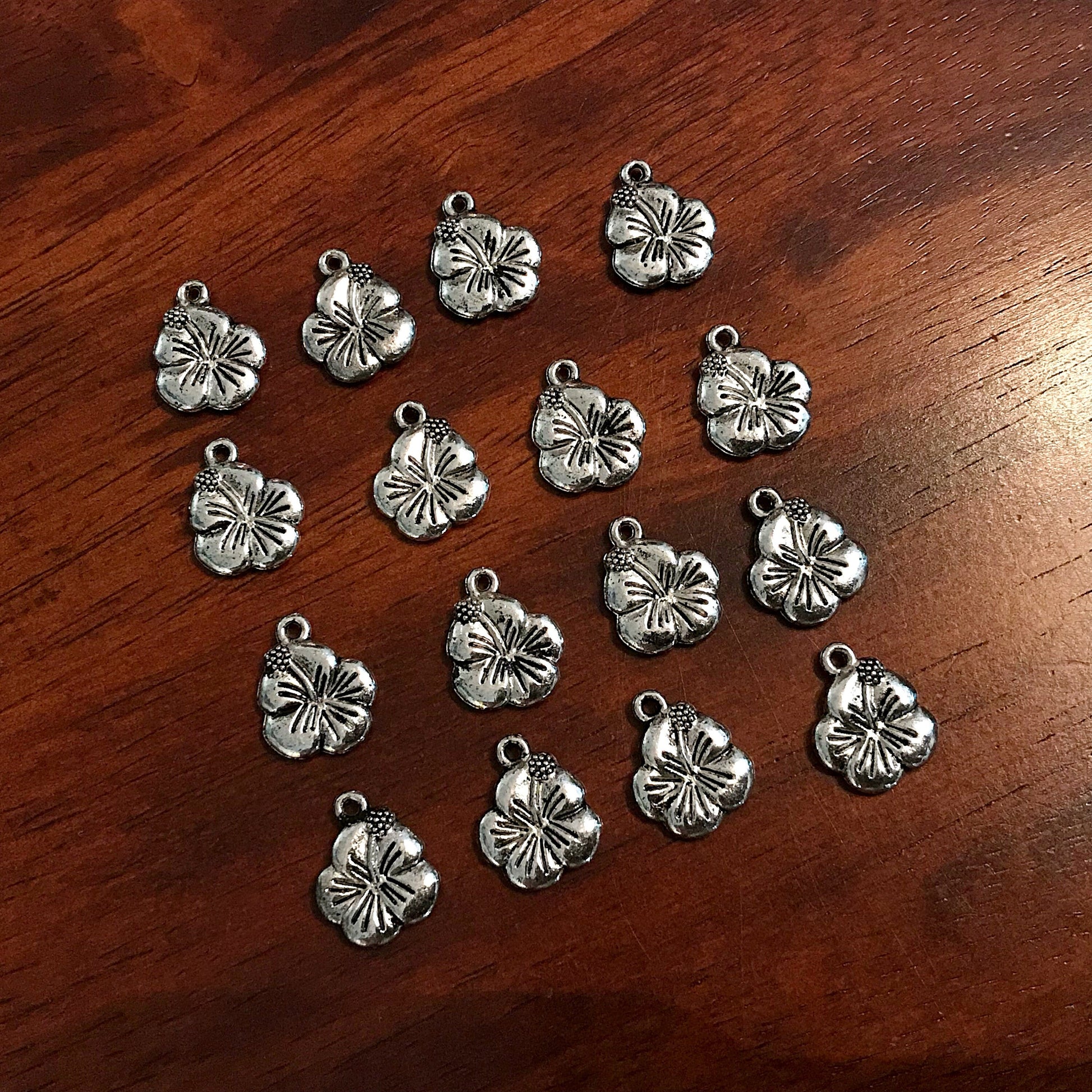 20pcs, Hibiscus Charms, Flower Charms, Antique Silver Charms, Little Flower Charms, Rose Charms, Daisy Charms, Sun Flower Charms, Findings