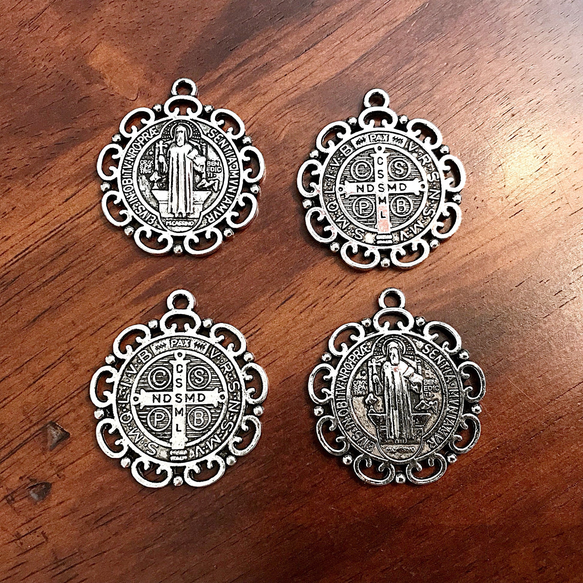 5pcs, Saint Benedict Medal, Silver Saint Benedict Medal Pendant , Devil Chasing Medal, ProtectionAgainst Evil Amulet, 1 1/4” in diameter