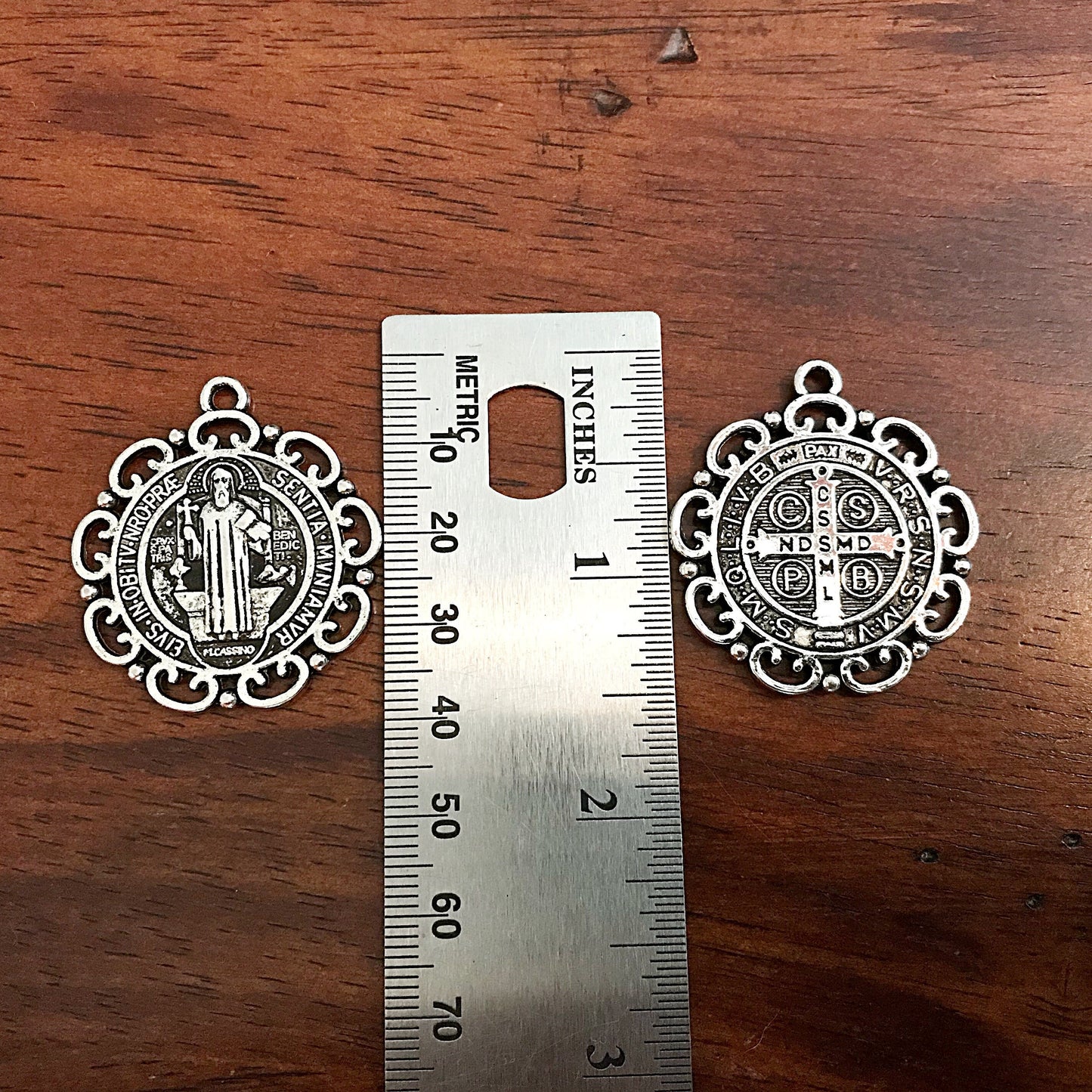 10pcs, Saint Benedict Medal, Silver Saint Benedict Medal Pendants, Devil Chasing Medal, Protection Against Evil Amulet, 1 1/4” in diamete