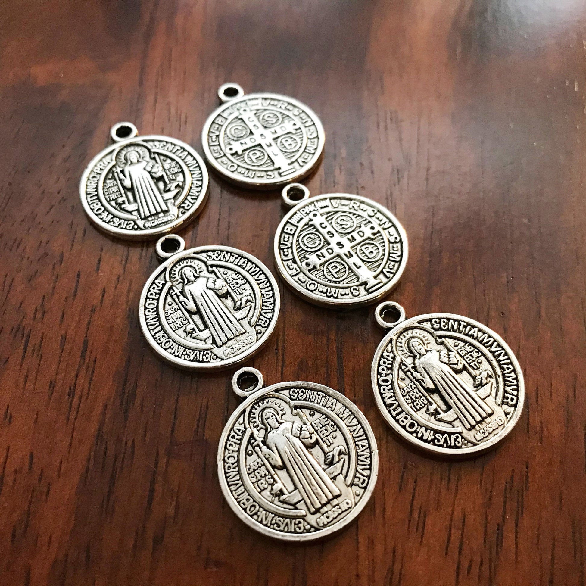 8pcs, Saint Benedict Medal, Silver Saint Benedict Medal Pendants, Devil Chasing Medal, Protection Against Evil Amulet, 7/8” in diameter