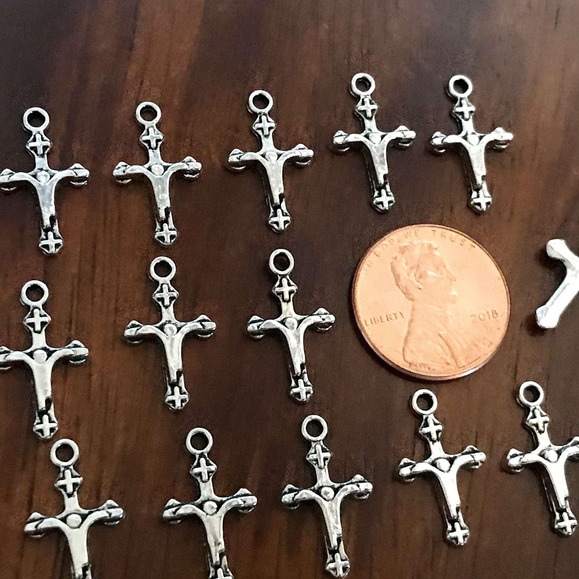 Bulk 40, Cross Charms, Antique Silver Cross, Cross Pendants, Rosary Cross Charms, Crucifix Charms, Rosary Parts, Tiny Cross Charms, Findings