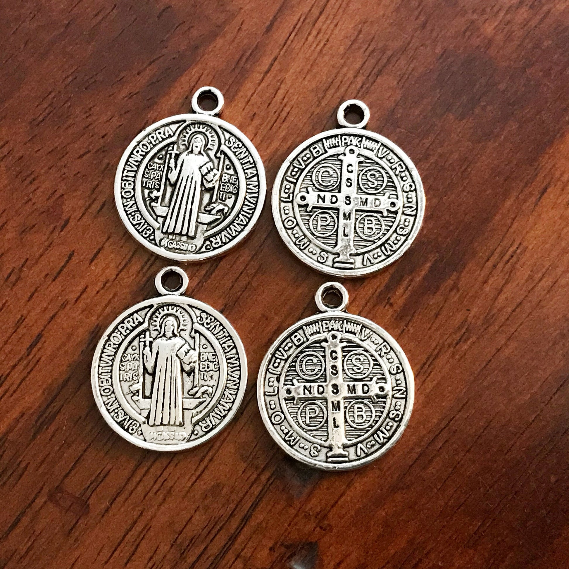 8pcs, Saint Benedict Medal, Silver Saint Benedict Medal Pendants, Devil Chasing Medal, Protection Against Evil Amulet, 7/8” in diameter
