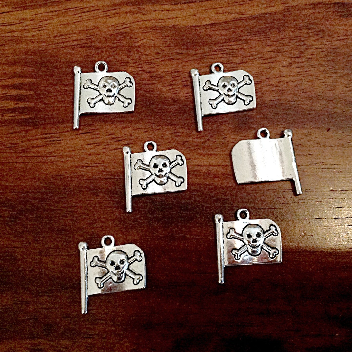 15pcs, Flag Charms, Pirate Flag Charms, Skull Charms, Skull and Crossbones Charms, Piracy of Death Flag, Pirate Flag Pendants, Findings