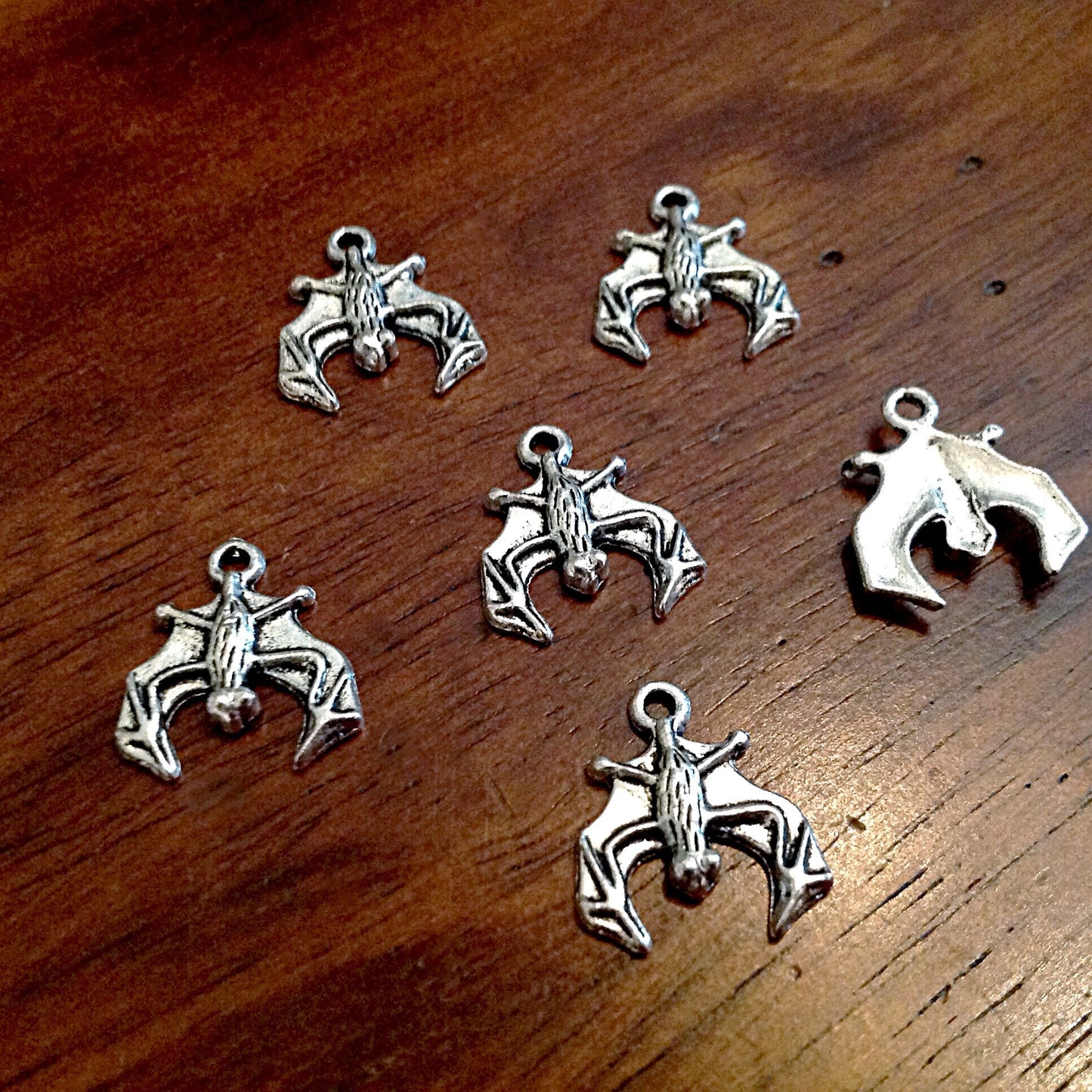 Bulk 20pcs, Bat Charms, Antique Silver Charms, Vampire Bat Charms, Bat Pendants, Halloween Charms, Bats Charms, Flying Bat Charms, Findings