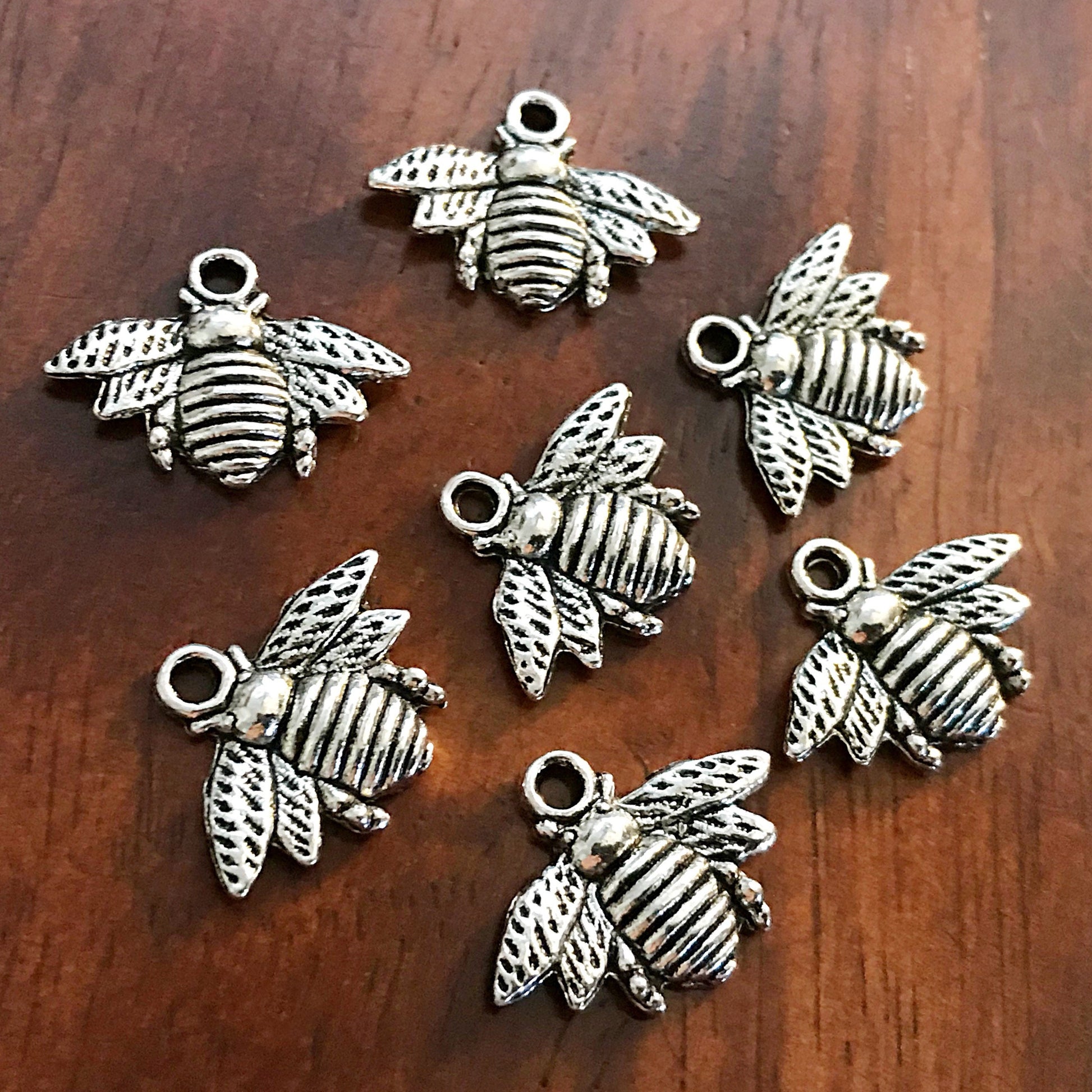 Bulk 20, Bee Charms, Antique Silver Bee Charms, Honey Bee Charms, Bee Pendants, Dragonfly Charms, Insect Charms, Honeybee Charms, Findings