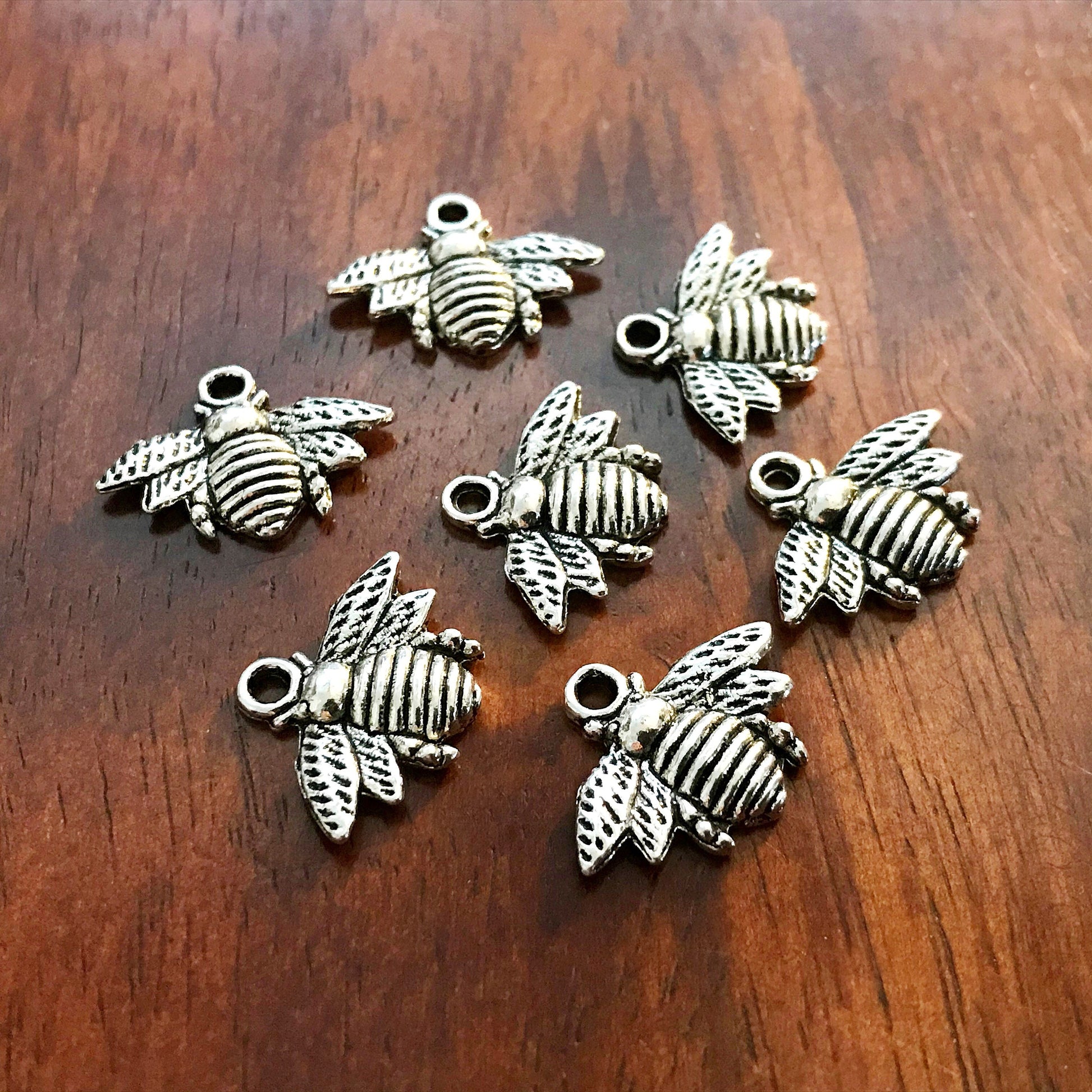 Bulk 20, Bee Charms, Antique Silver Bee Charms, Honey Bee Charms, Bee Pendants, Dragonfly Charms, Insect Charms, Honeybee Charms, Findings