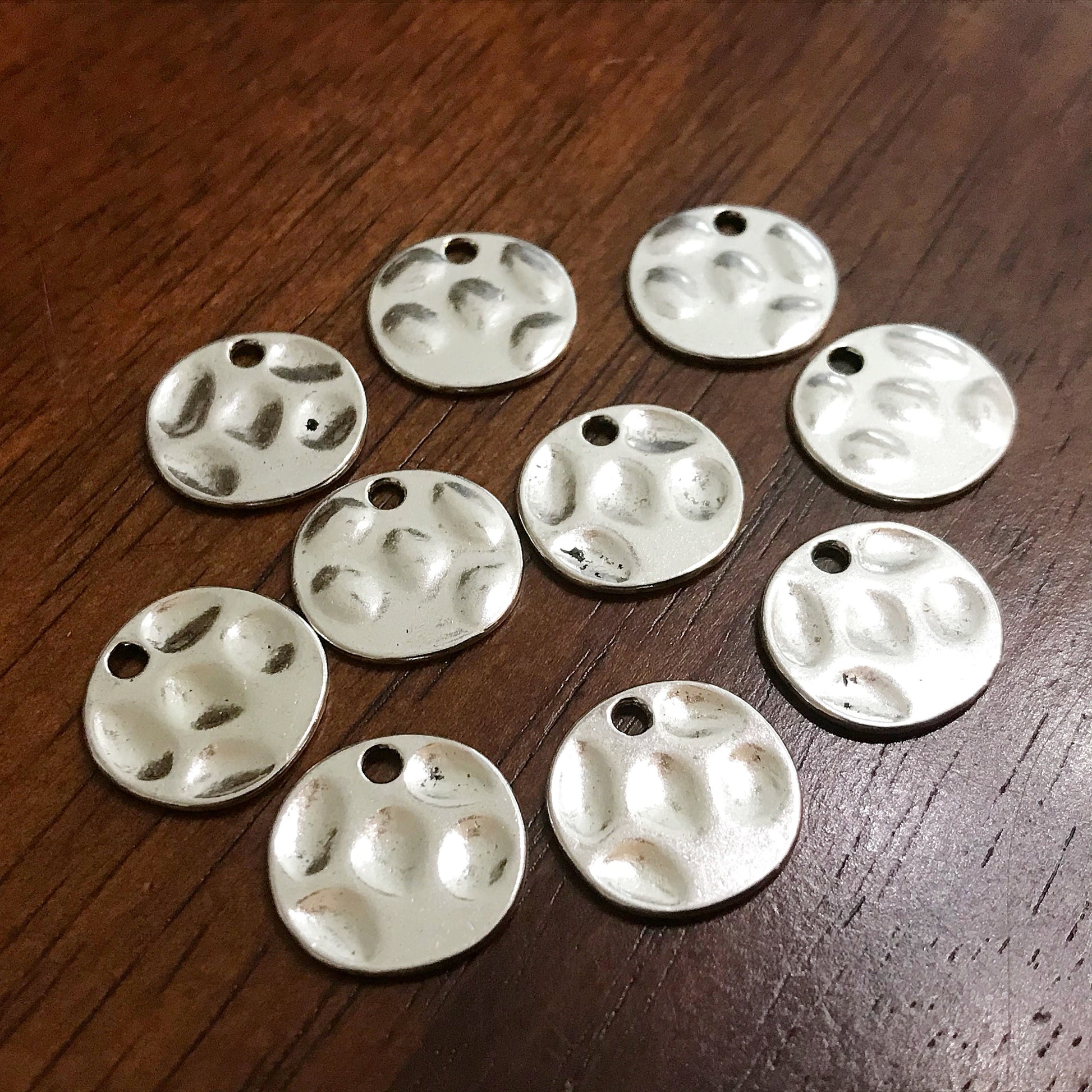 15pcs, Silver Coin Charms, Stamping Disc Blanks, Antique Silver Hammered Disc Charms, 15mm Coin Charms, Stamping Disc Blank Charms, Findings