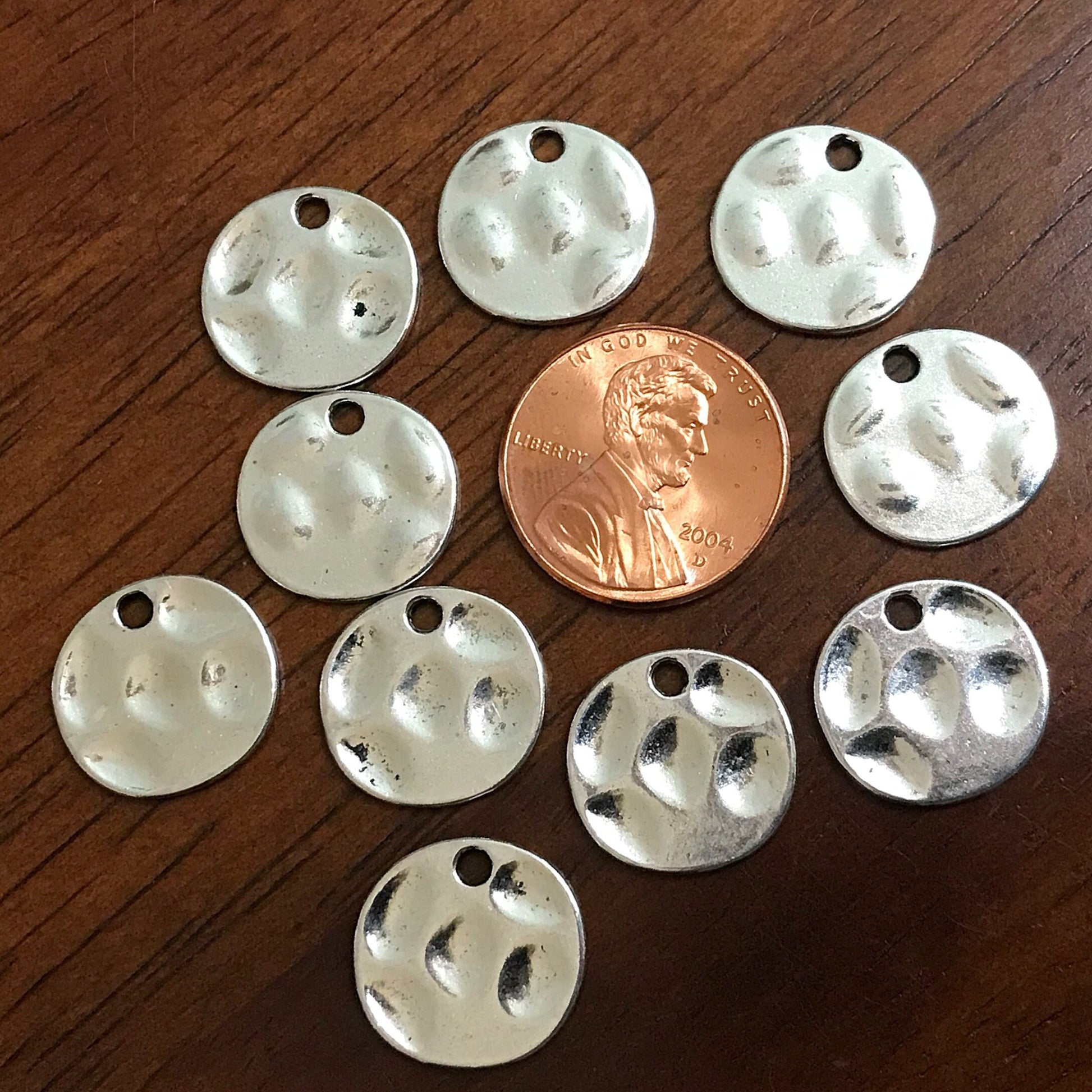 15pcs, Silver Coin Charms, Stamping Disc Blanks, Antique Silver Hammered Disc Charms, 15mm Coin Charms, Stamping Disc Blank Charms, Findings