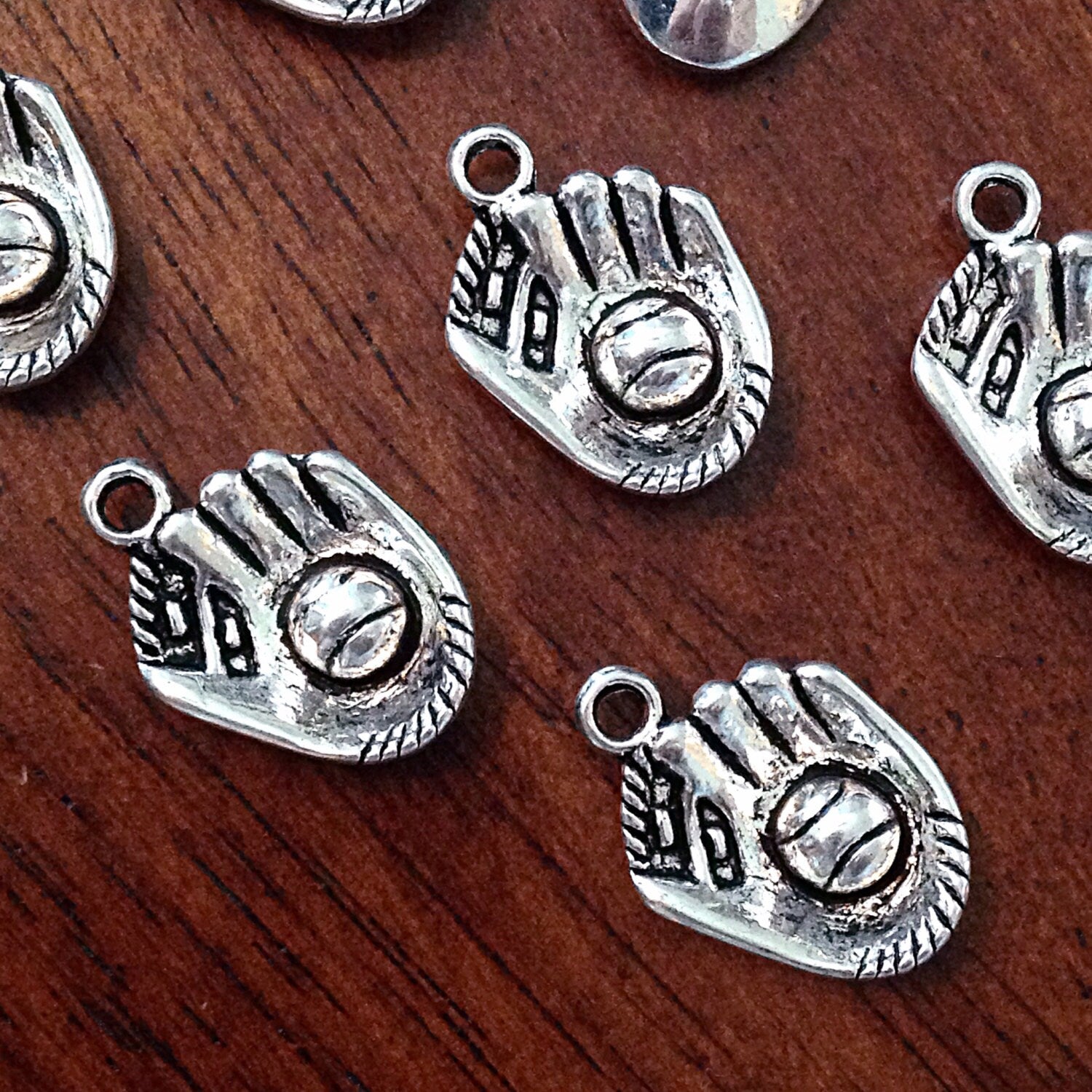 Bulk 20 Baseball Glove Charms, Antique Silver Glove Charms, Baseball Mitt Charms, Sports Charms, Craft and Jewelry Supplies, Findings