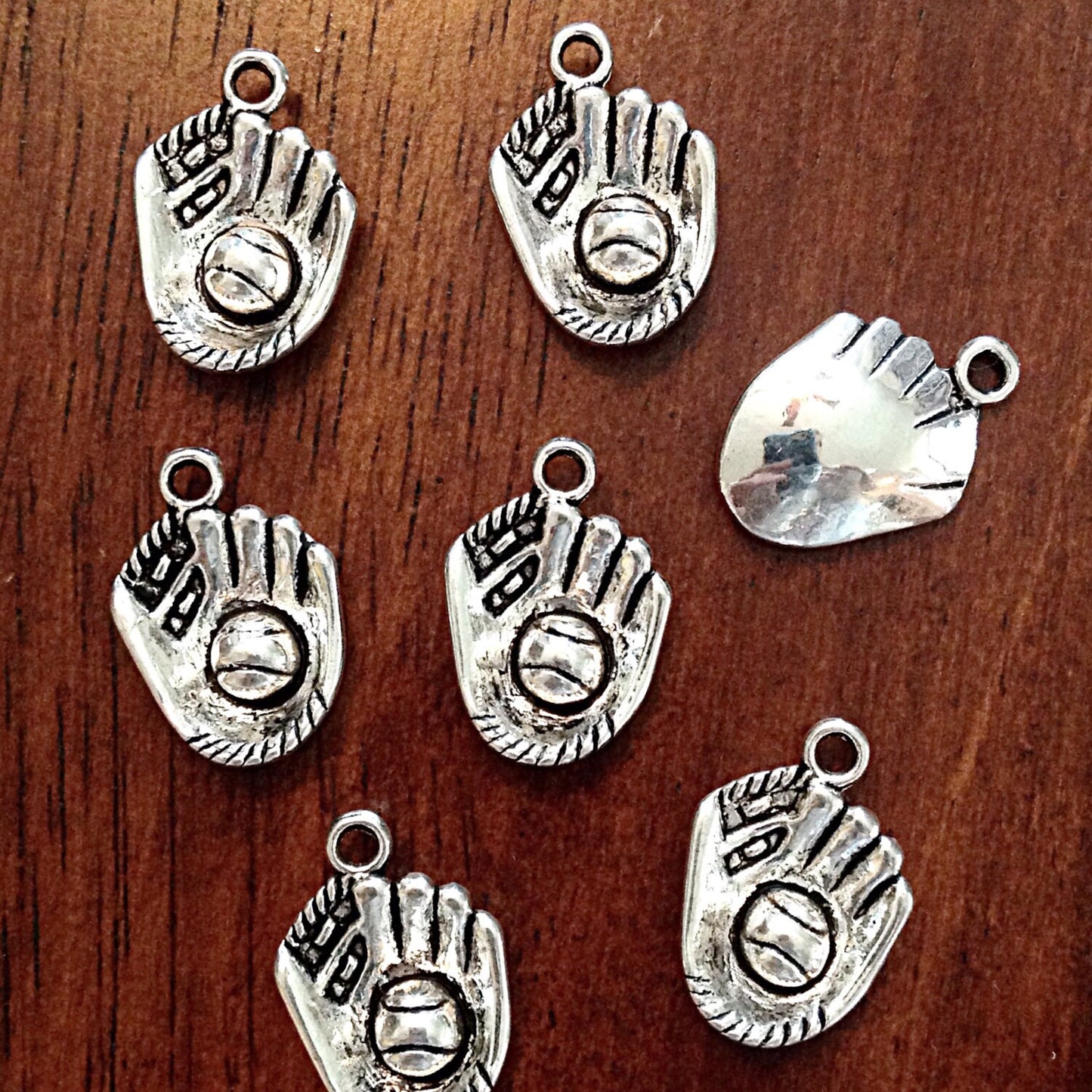 Bulk 20 Baseball Glove Charms, Antique Silver Glove Charms, Baseball Mitt Charms, Sports Charms, Craft and Jewelry Supplies, Findings