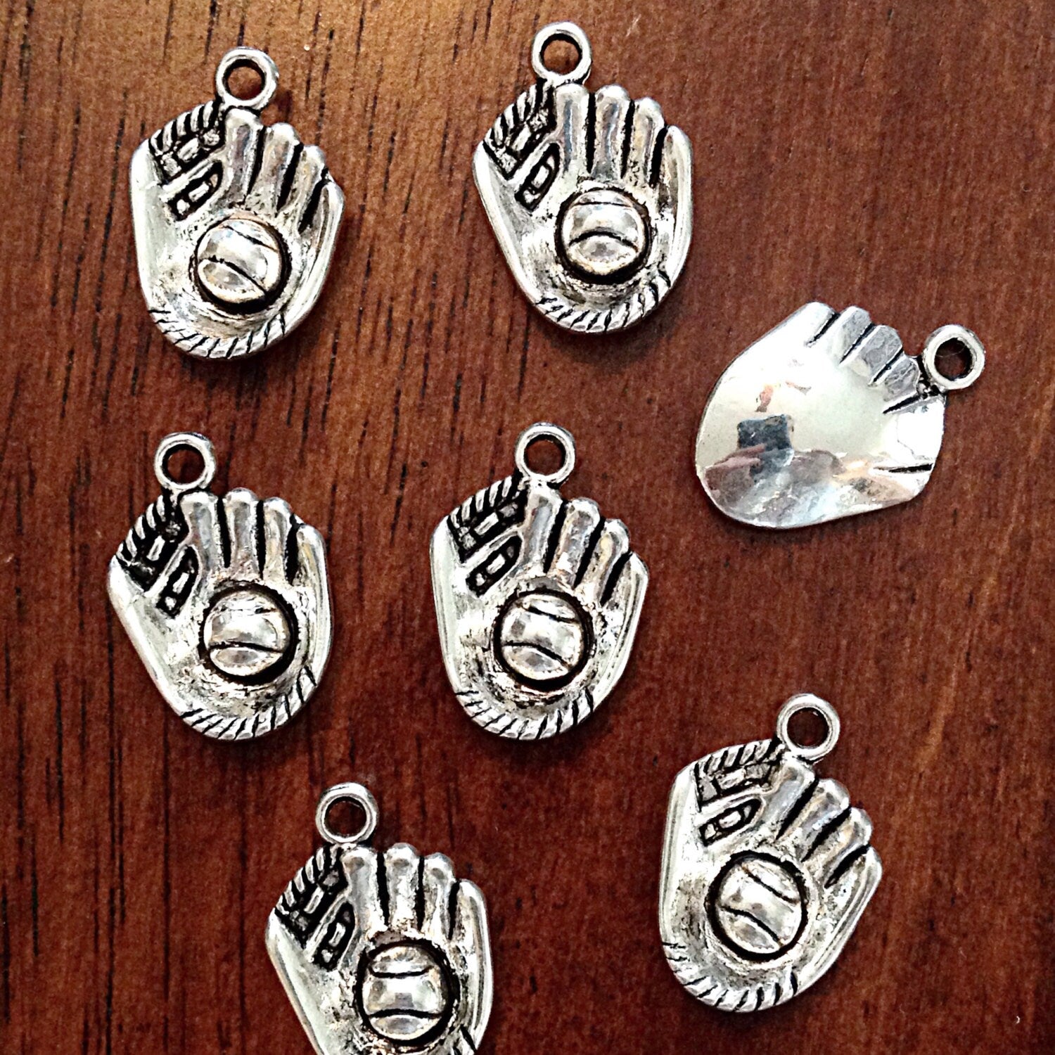 Bulk 20 Baseball Glove Charms, Antique Silver Glove Charms, Baseball Mitt Charms, Sports Charms, Craft and Jewelry Supplies, Findings