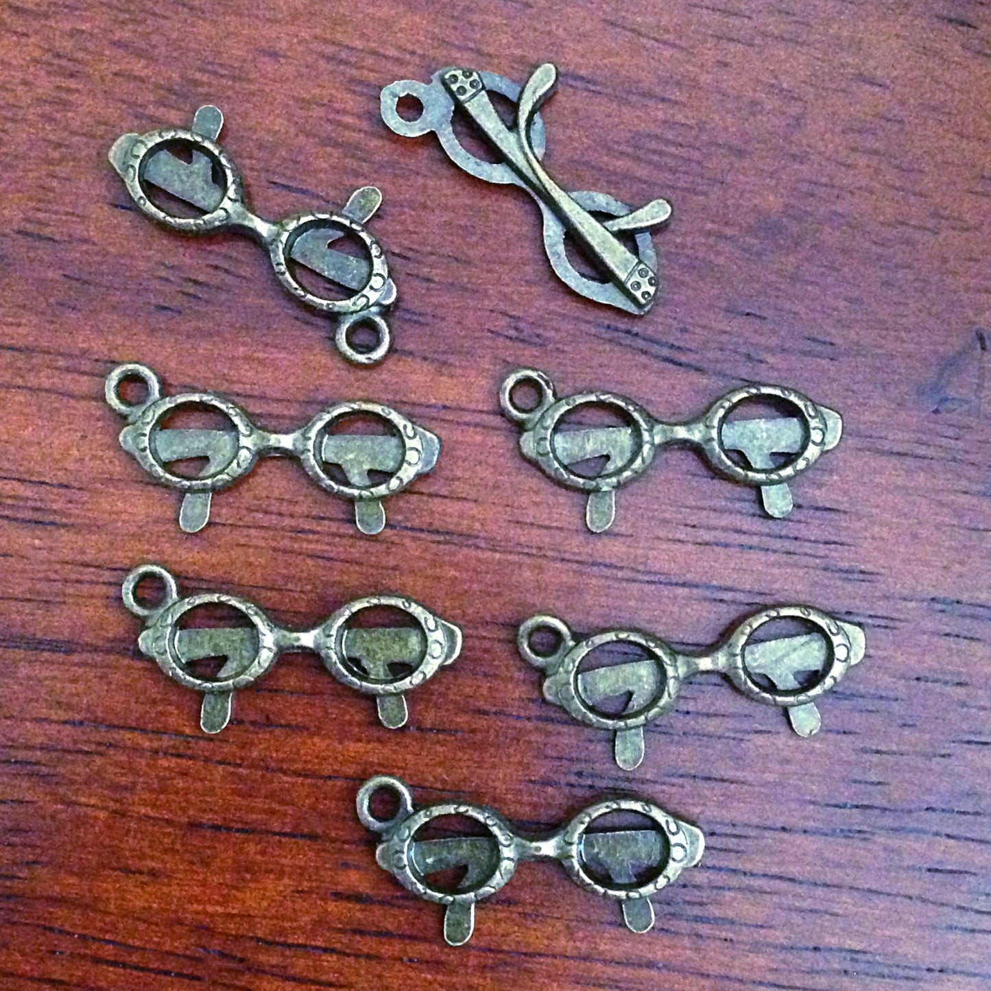 Bulk 20 Sunglasses Charms, Bronze Charms, Eye Glasses Charms, Double Sided Charms, 3D Charms, Findings, Craft and Jewelry Supplies