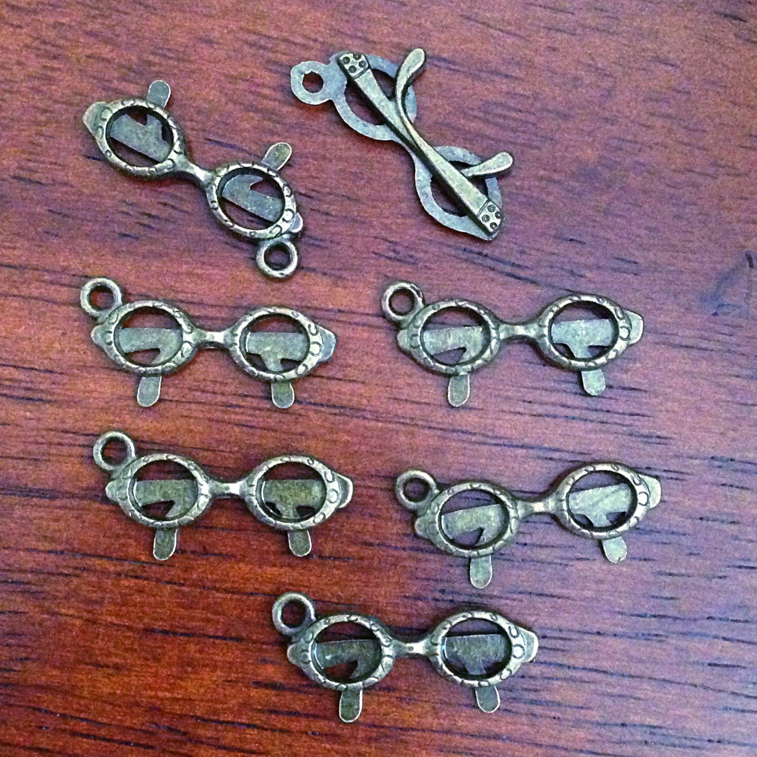 Bulk 20 Sunglasses Charms, Bronze Charms, Eye Glasses Charms, Double Sided Charms, 3D Charms, Findings, Craft and Jewelry Supplies