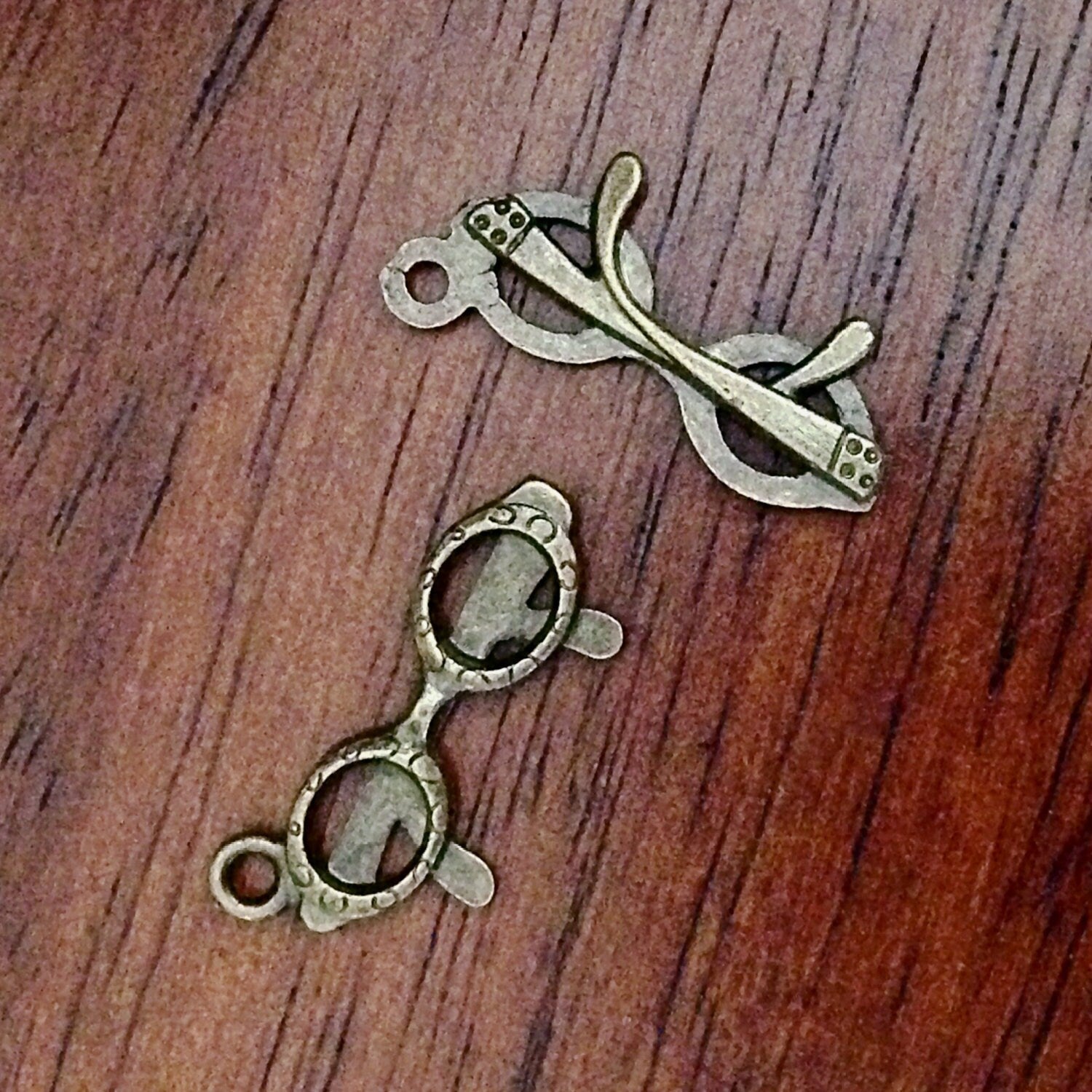 Bulk 20 Sunglasses Charms, Bronze Charms, Eye Glasses Charms, Double Sided Charms, 3D Charms, Findings, Craft and Jewelry Supplies