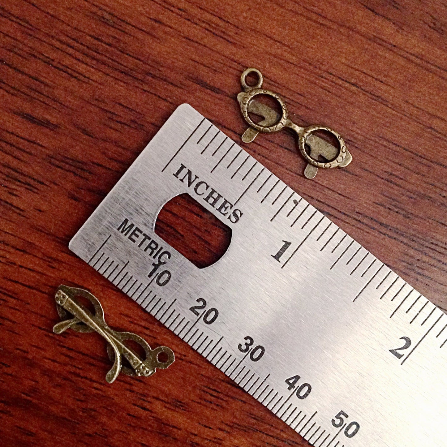 Bulk 20 Sunglasses Charms, Bronze Charms, Eye Glasses Charms, Double Sided Charms, 3D Charms, Findings, Craft and Jewelry Supplies