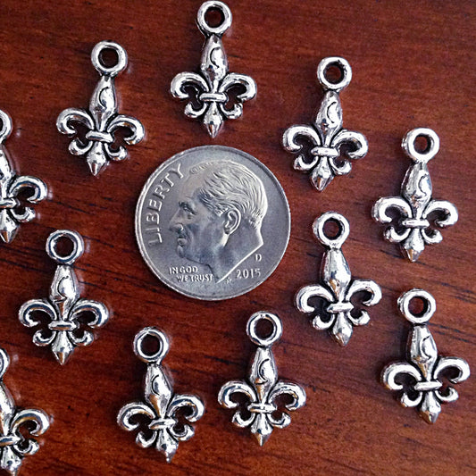 Bulk 25 Fleur De Lis Charms, Antique Silver Charms, New Orleans Saints Charms, Mardi Gras Charms, Findings, Jewelry and Craft Supplies