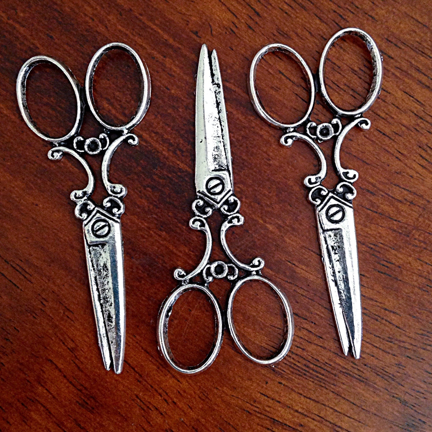 5 Scissors Charms, Antique Silver Charms, Silver Scissors Pendants, Sewings Charms, Scissor Charms, Findings, Jewelry and Craft Supplies