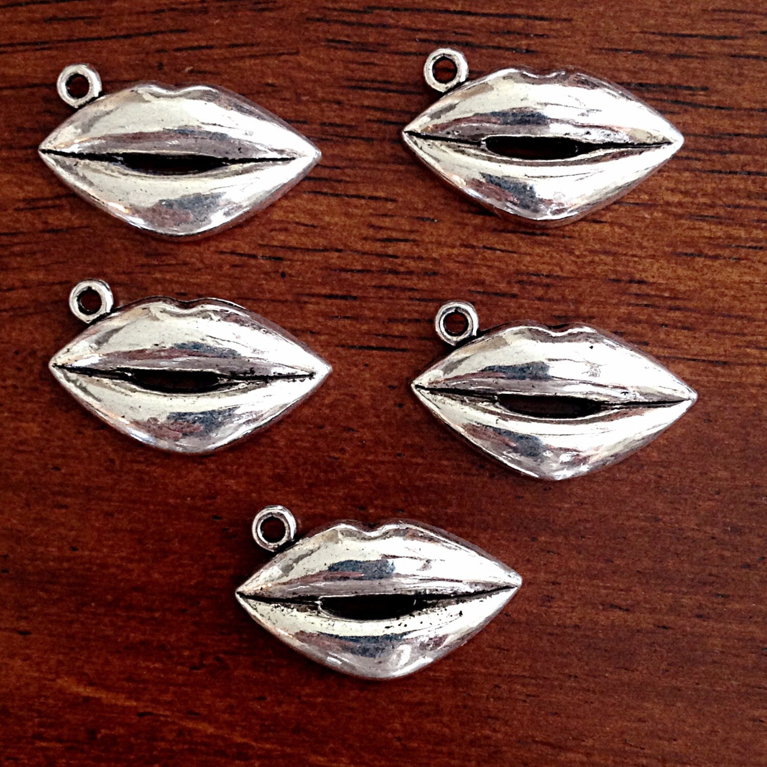 Bulk 20 Lips Charms, Antique Silver Charms, Silver Lips Charms, Lip Charms, Valentine Charms, Kissing Charms, Jewelry Supplies, Findings
