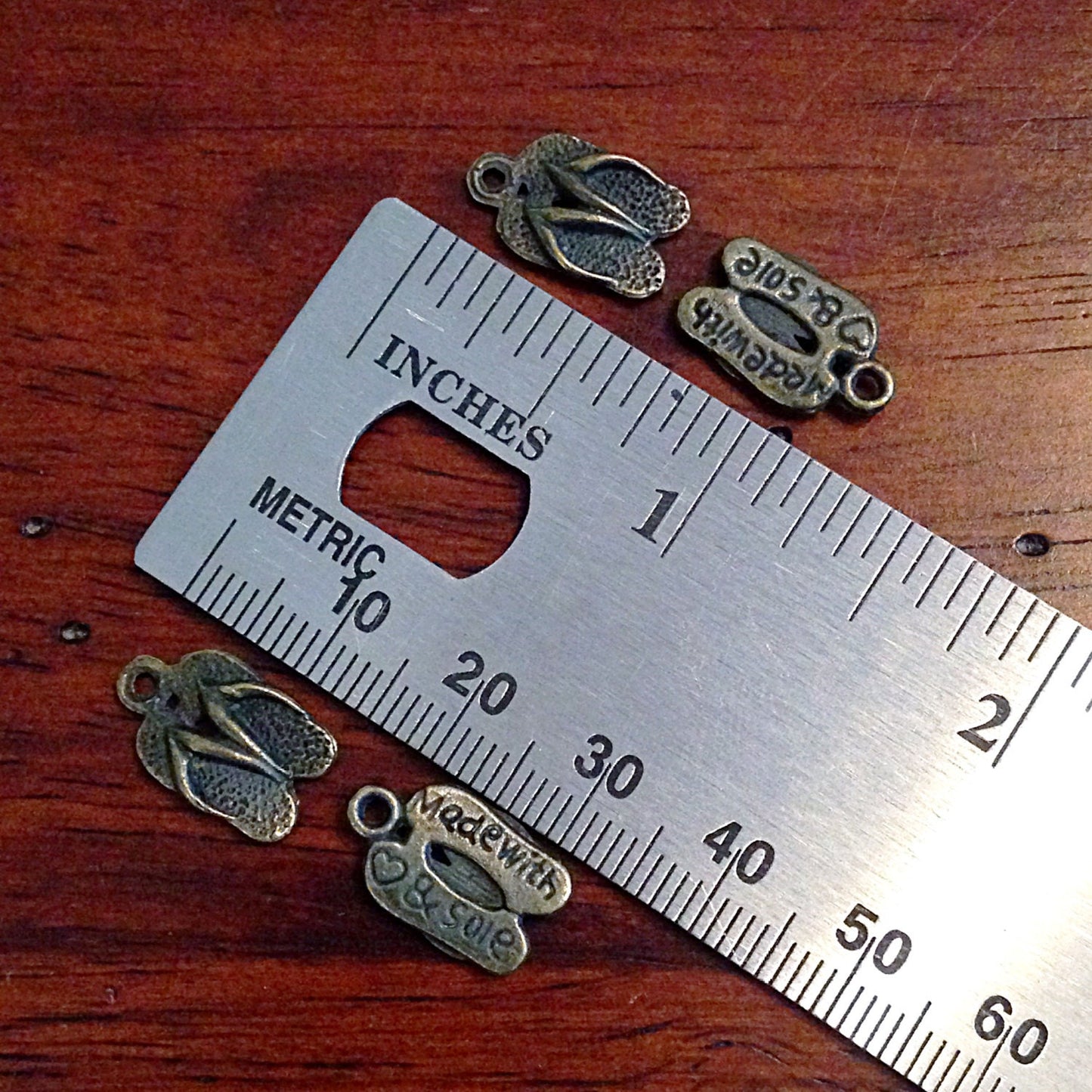 Bulk 25 Flip Flop Charms, Antique Bronze Charms, Bronze Sandals Charms, Word Charms, Shoe Charms, Findings, Crafts and Jewelry Supplies