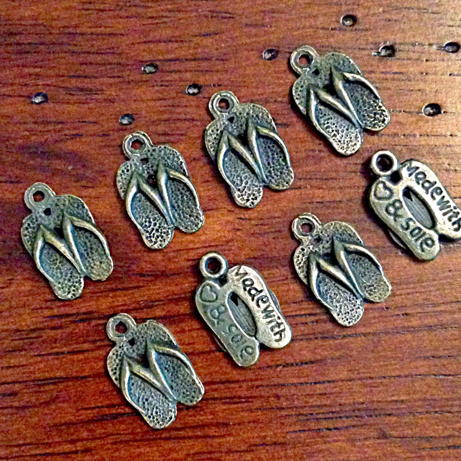 Bulk 25 Flip Flop Charms, Antique Bronze Charms, Bronze Sandals Charms, Word Charms, Shoe Charms, Findings, Crafts and Jewelry Supplies