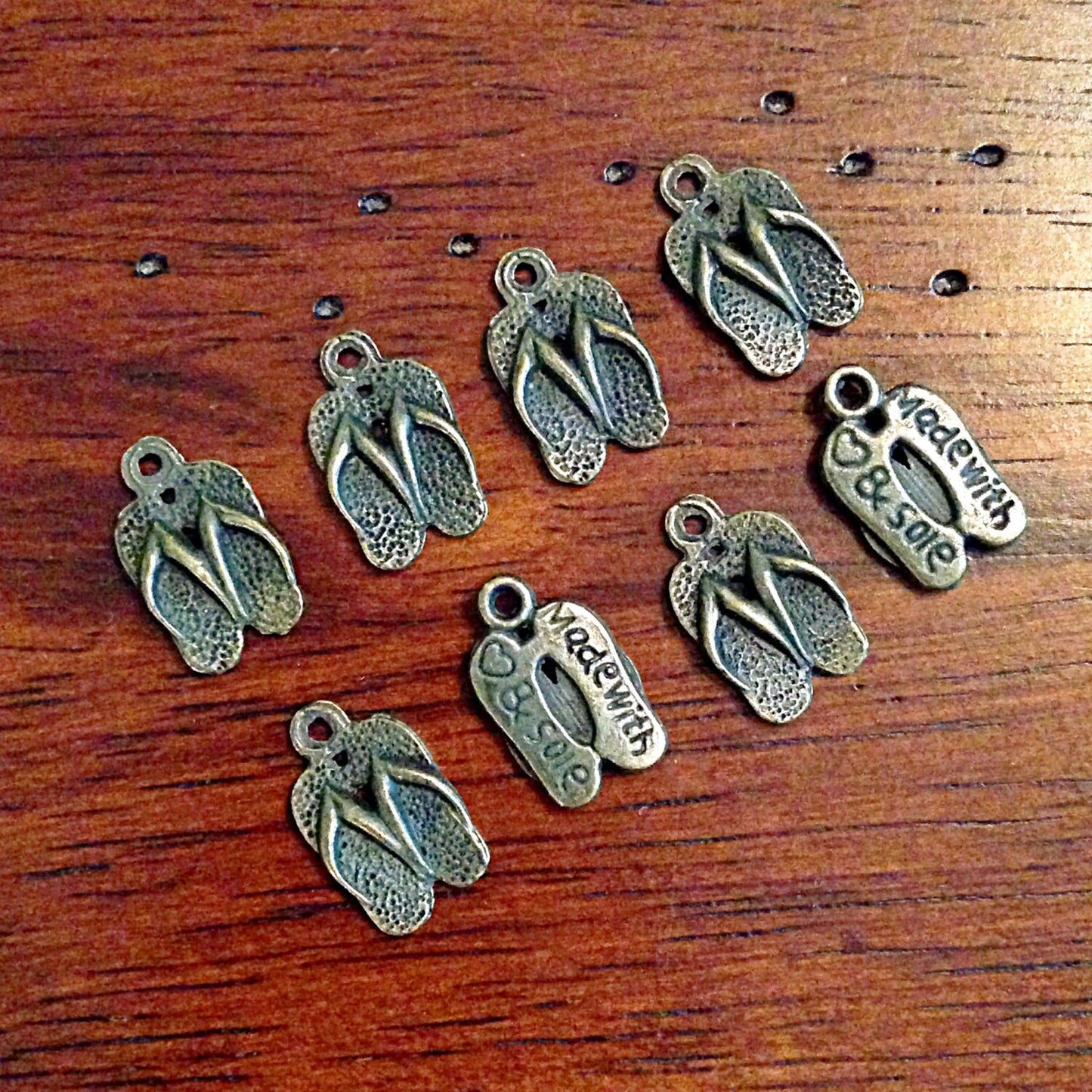 Bulk 25 Flip Flop Charms, Antique Bronze Charms, Bronze Sandals Charms, Word Charms, Shoe Charms, Findings, Crafts and Jewelry Supplies